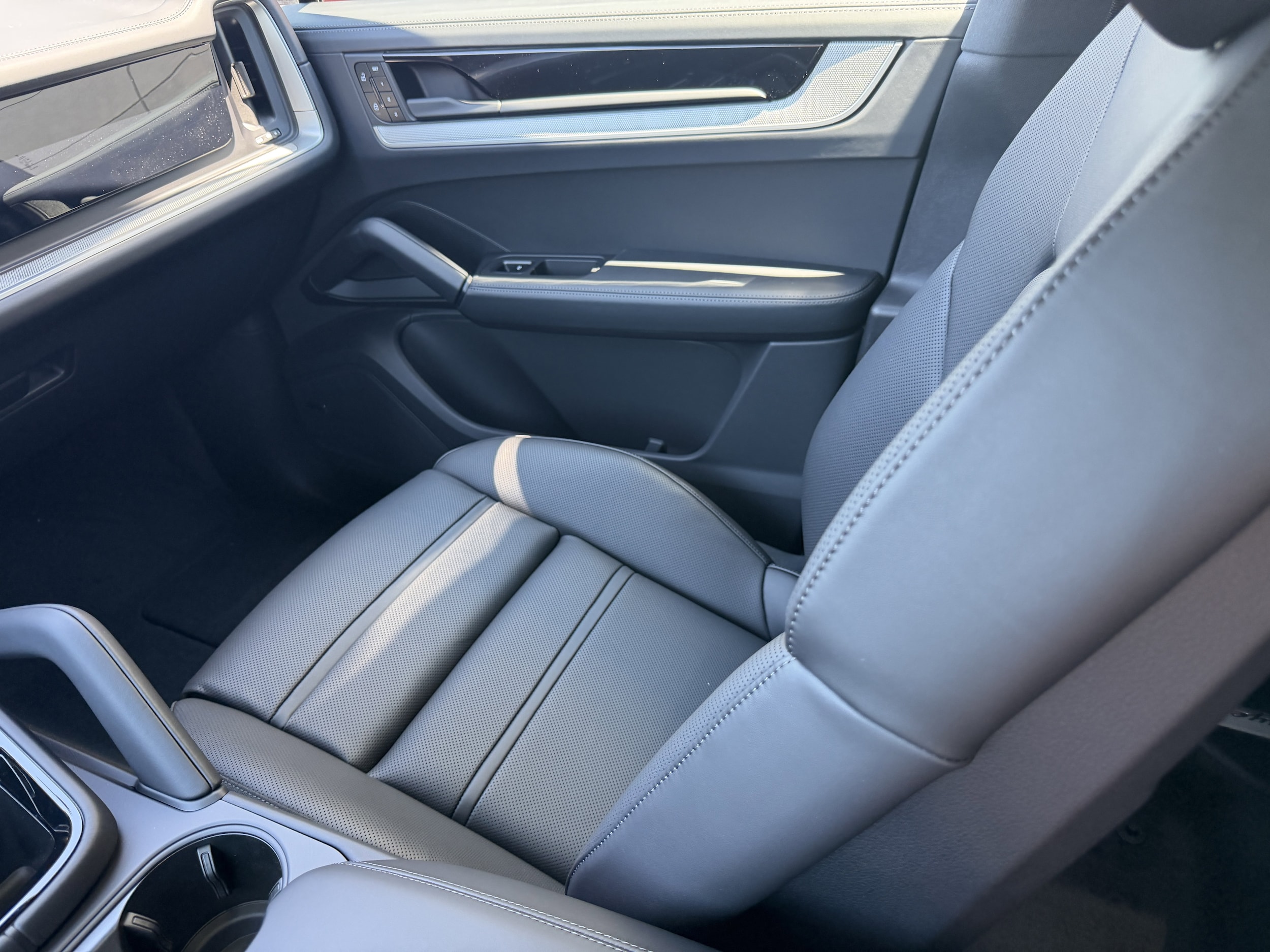 2026 Porsche Cayenne S - Photo 17