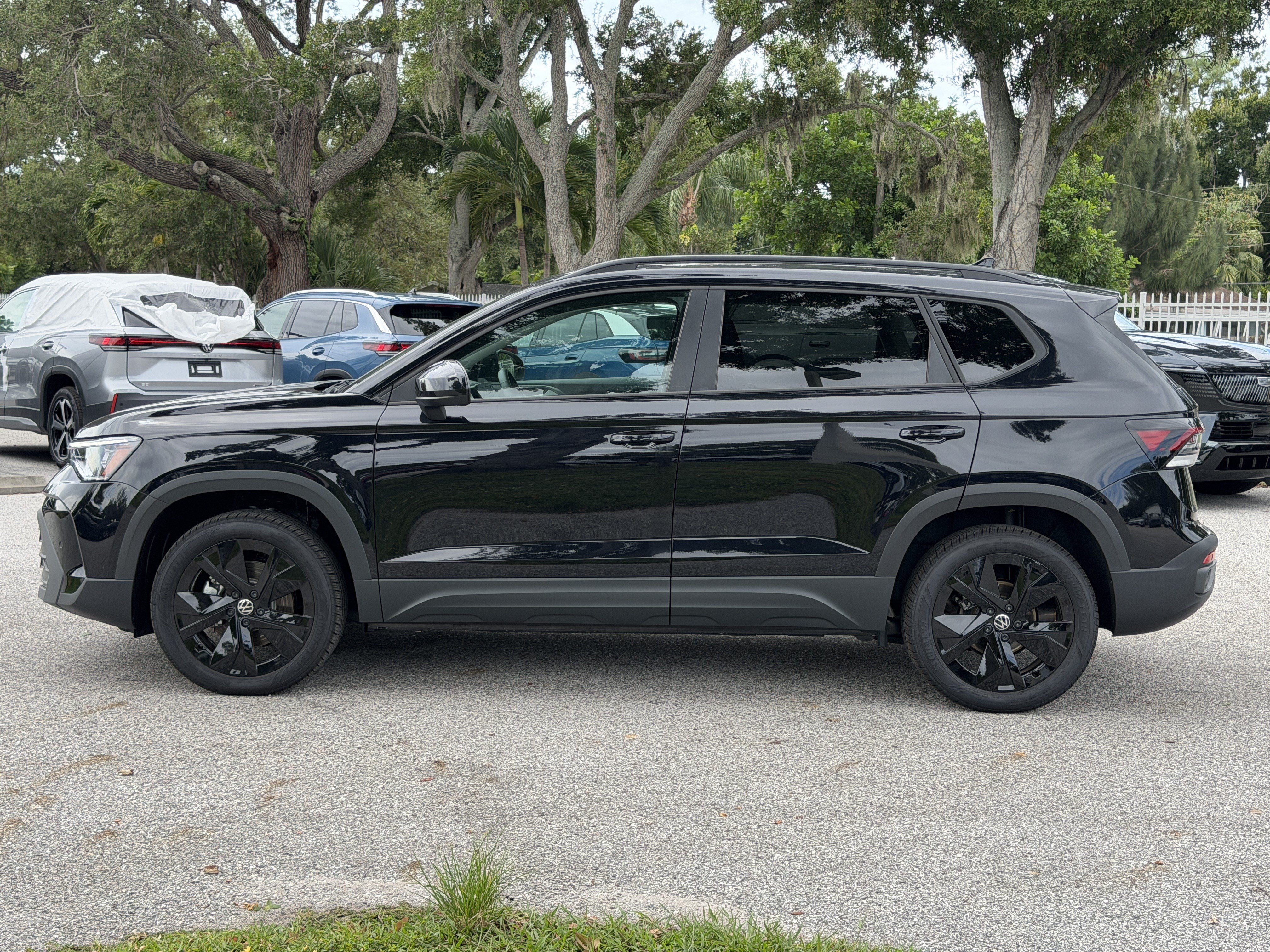 New 2026 Volkswagen Taos 1.5T SE Black SUV
