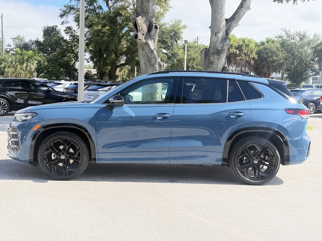 New 2026 Volkswagen Tiguan SE R-Line Black SUV