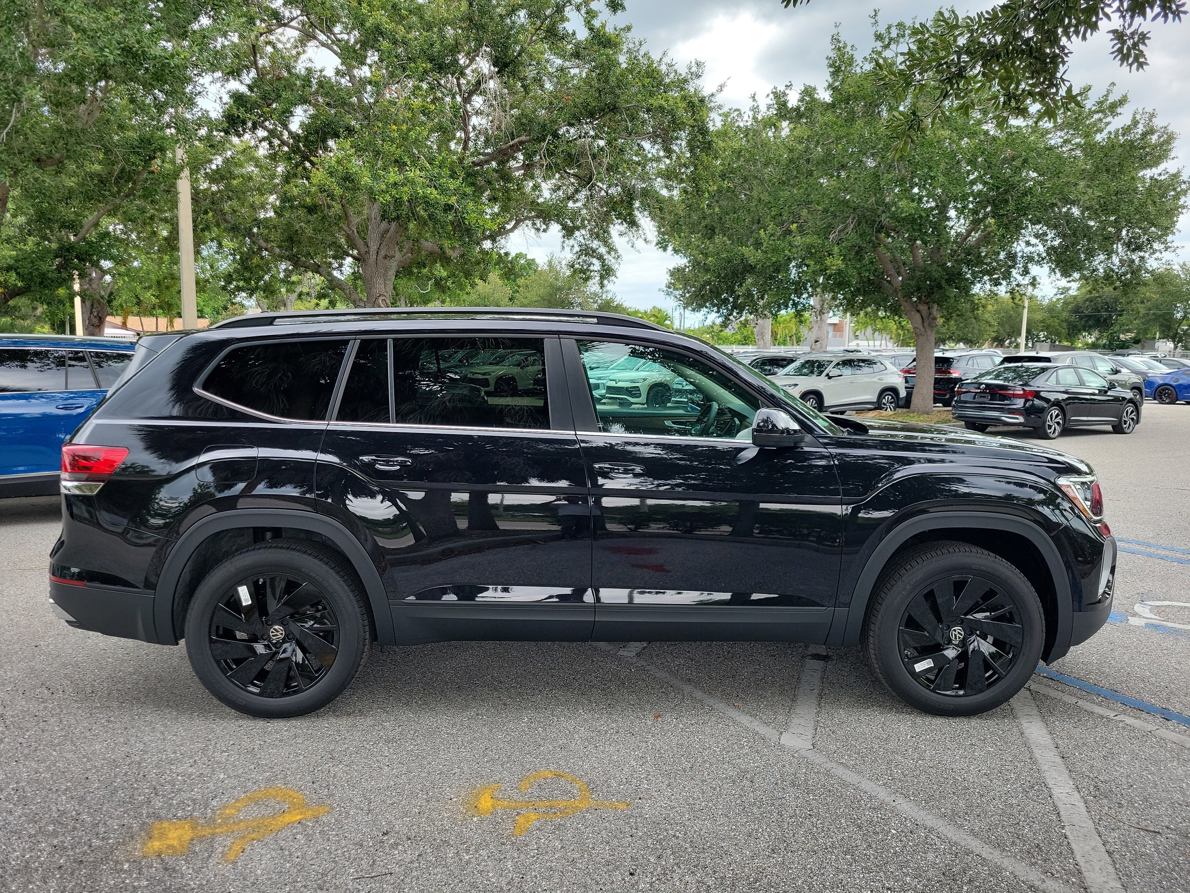 New 2026 Volkswagen Atlas SE w/Technology SUV