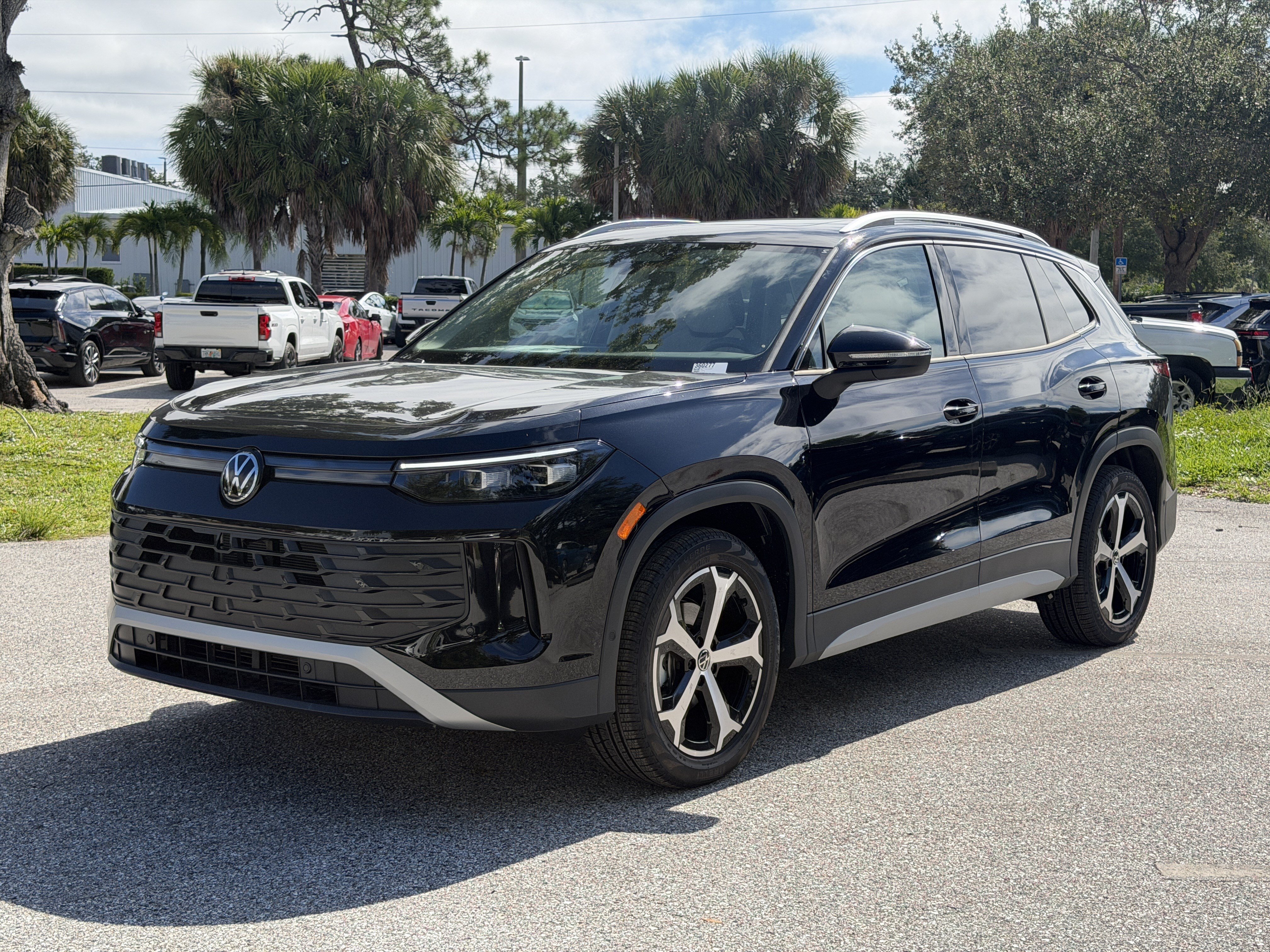 New 2026 Volkswagen Tiguan SE SUV