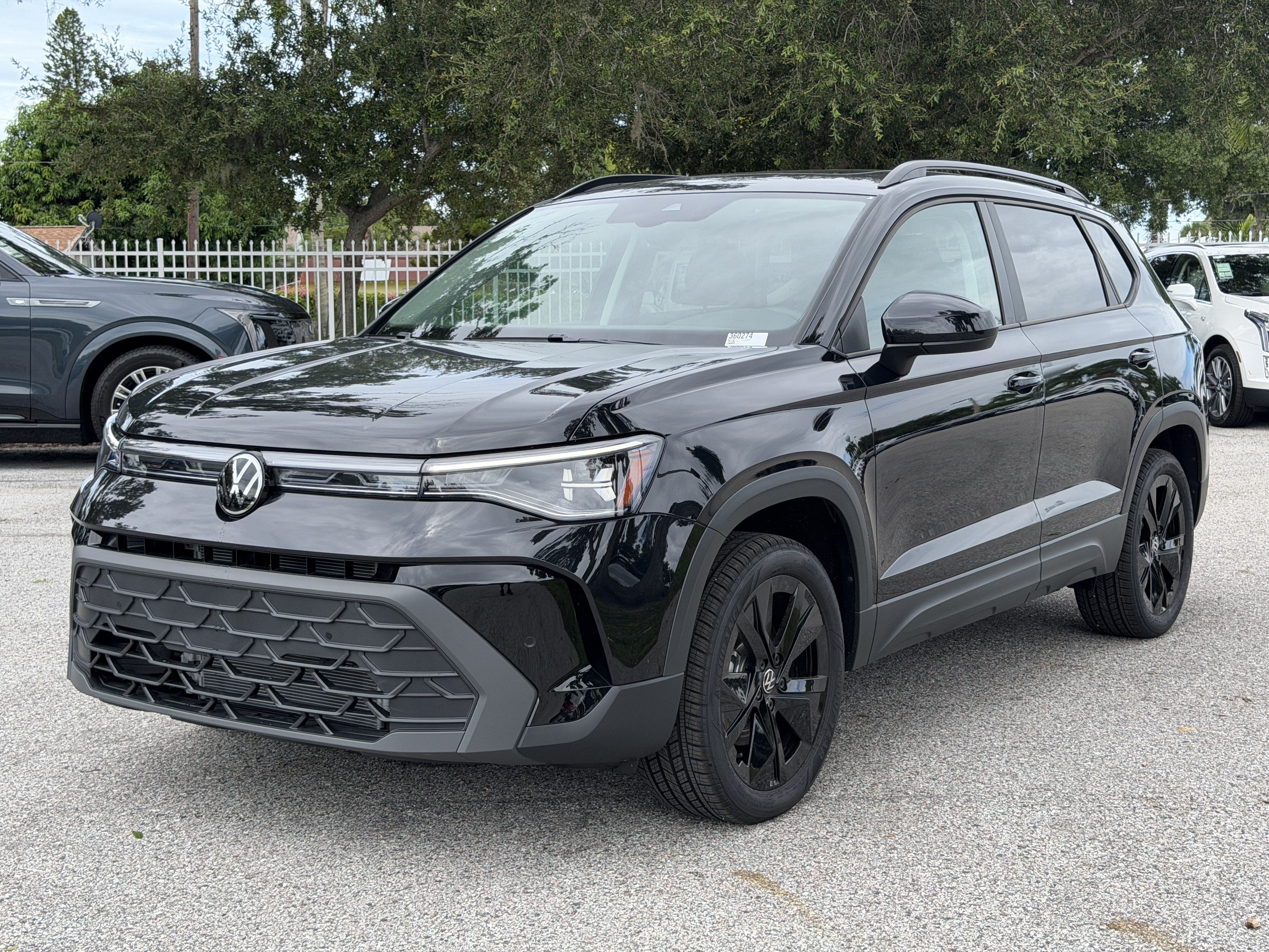 New 2026 Volkswagen Taos 1.5T SE Black SUV
