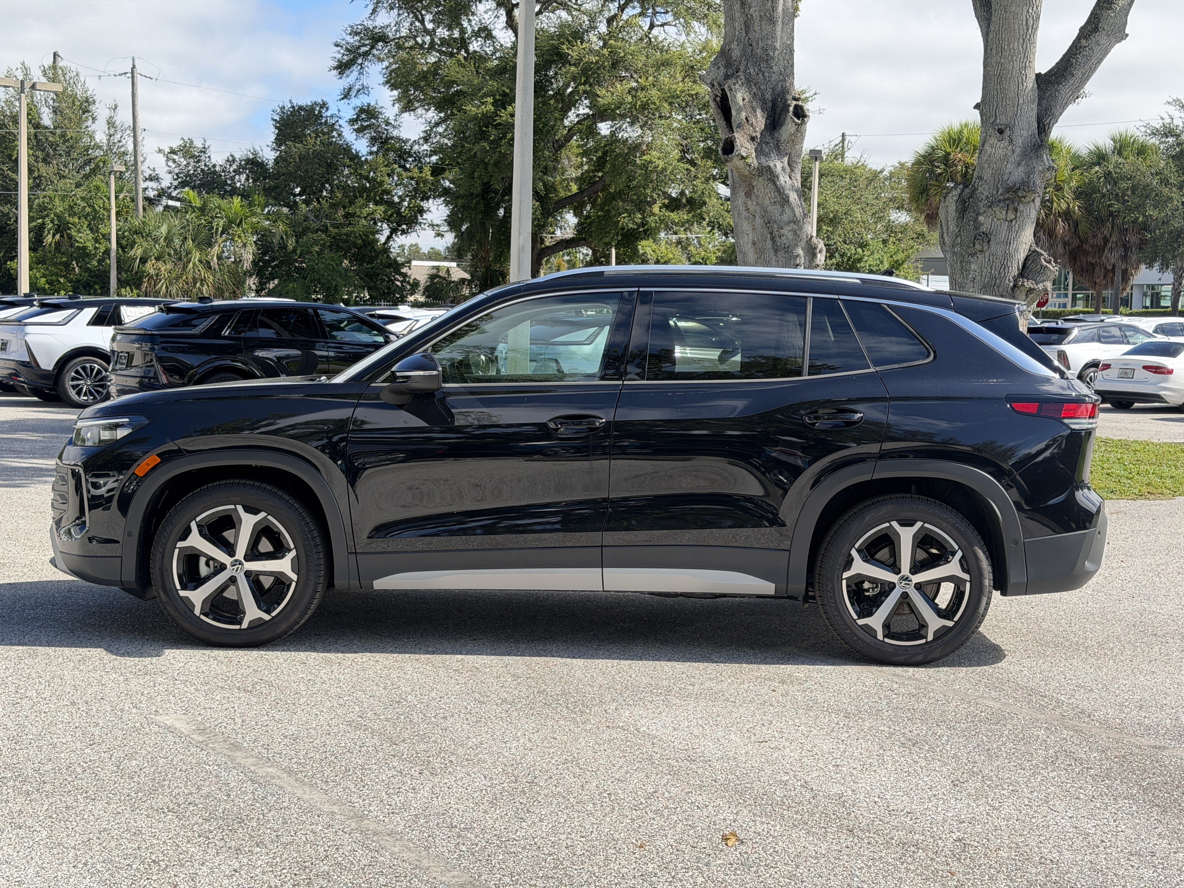 New 2026 Volkswagen Tiguan SE SUV