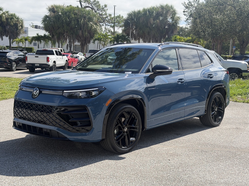 New 2026 Volkswagen Tiguan SE R-Line Black SUV