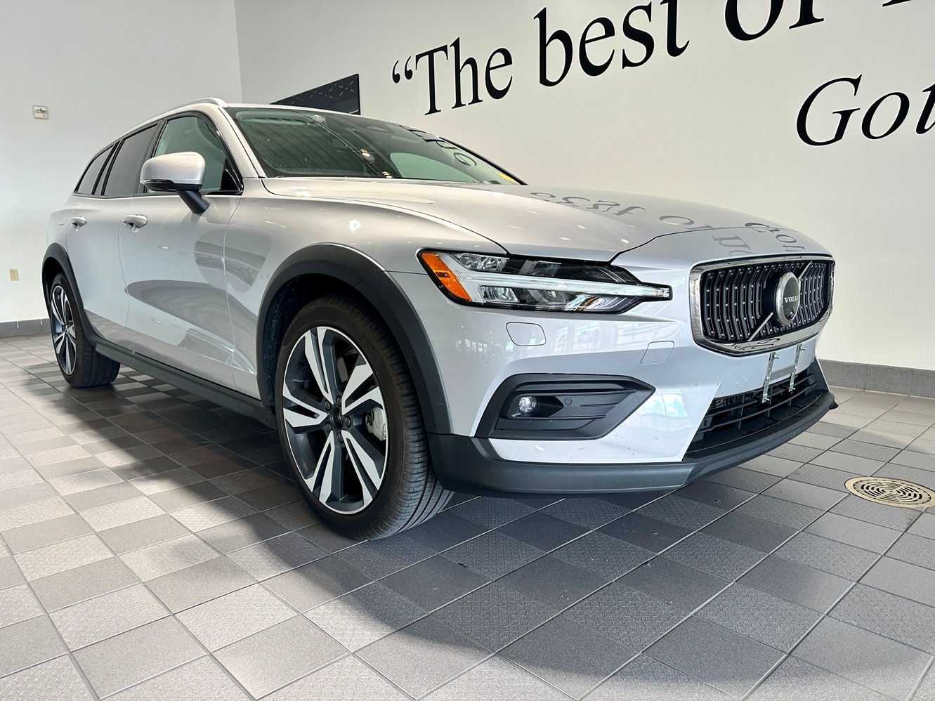 2025 Volvo V60 Cross Country