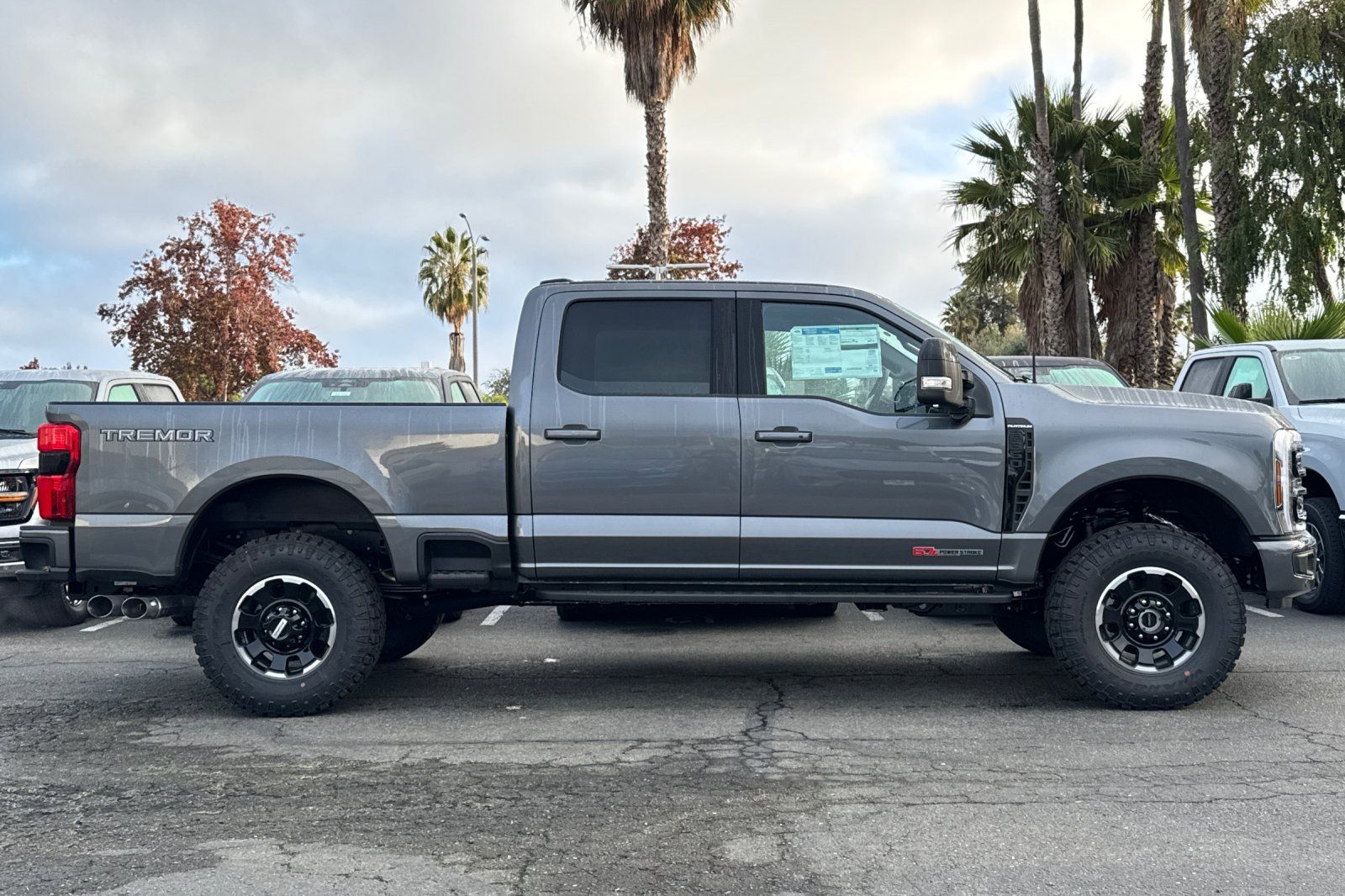 2026 Ford F-350 Super Duty Platinum - Photo 4