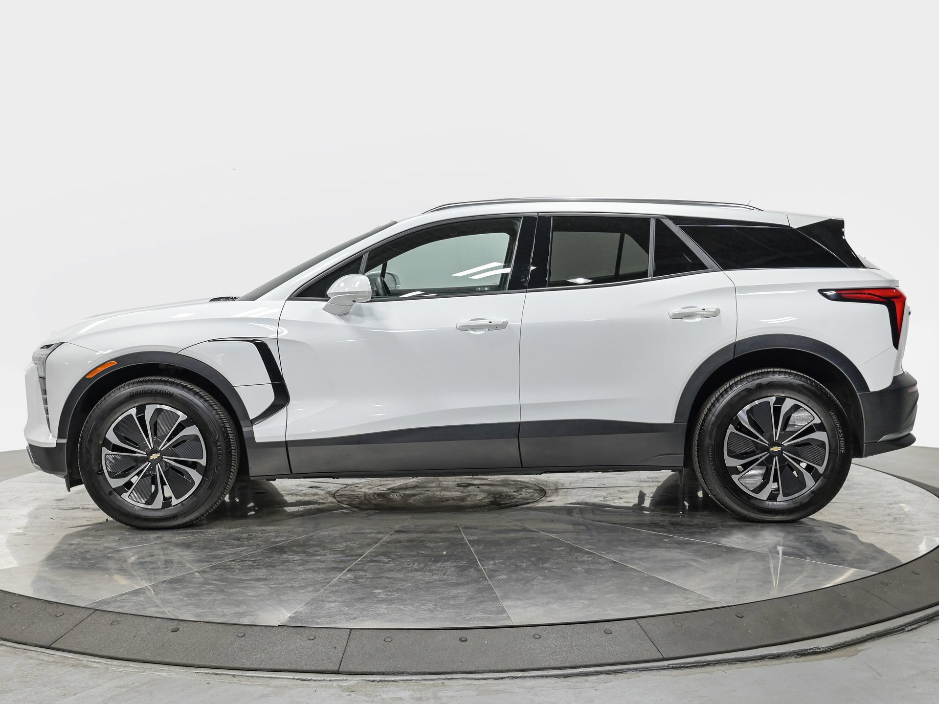 Used 2024 Chevrolet Blazer EV LT with VIN 3GNKDBRJ2RS267030 for sale in Forest Hills, NY