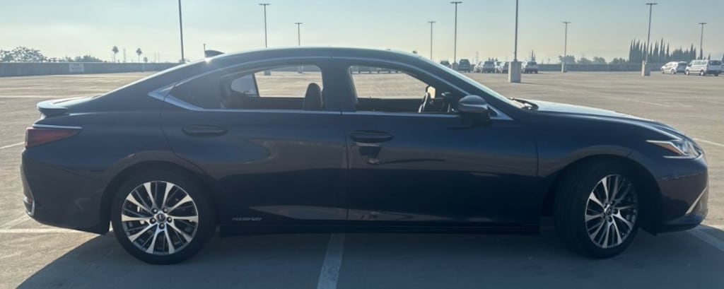Certified 2019 Lexus ES 300h Premium Sedan