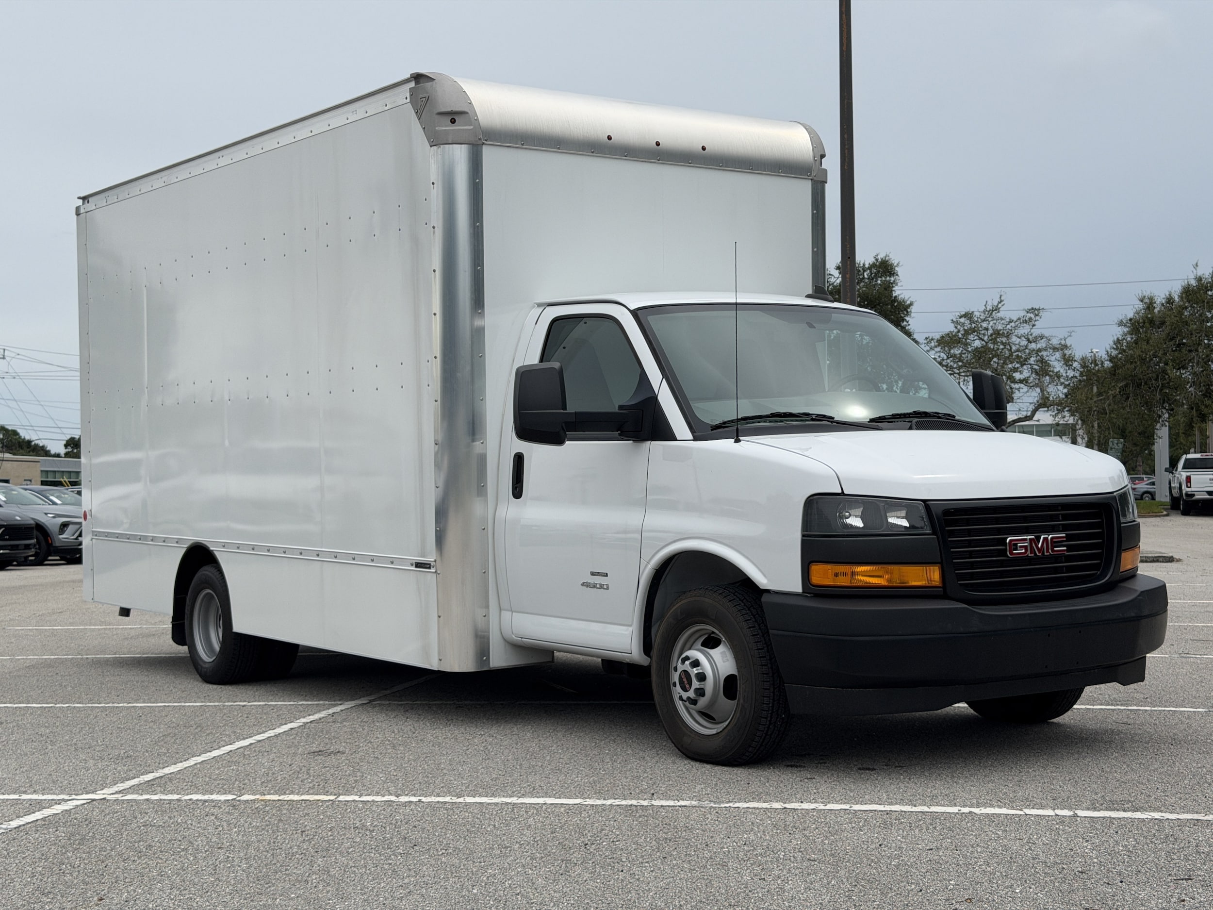 2023 GMC Savana Cutaway Work Van
