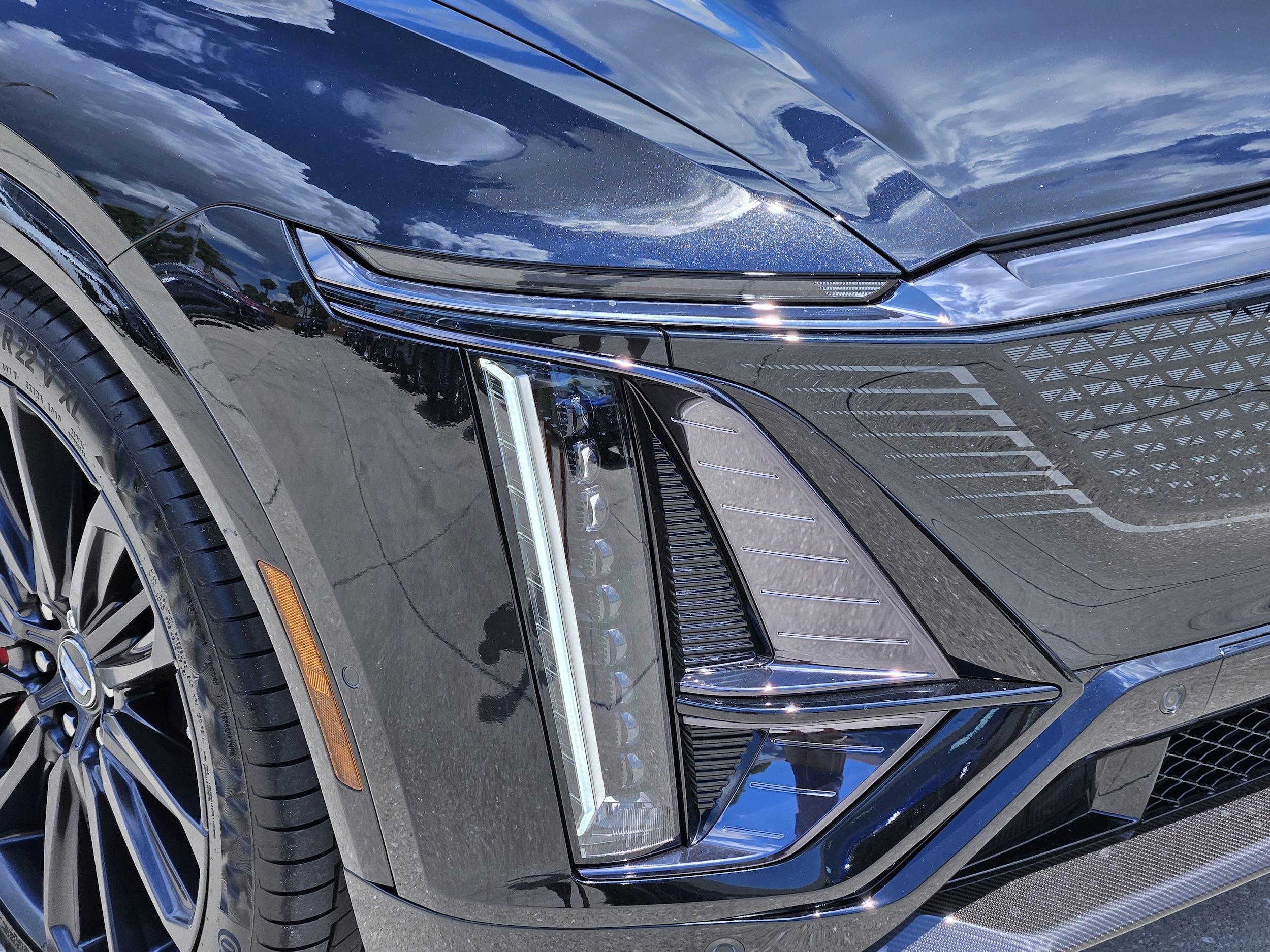 2026 Cadillac LYRIQ V Premium - Photo 9