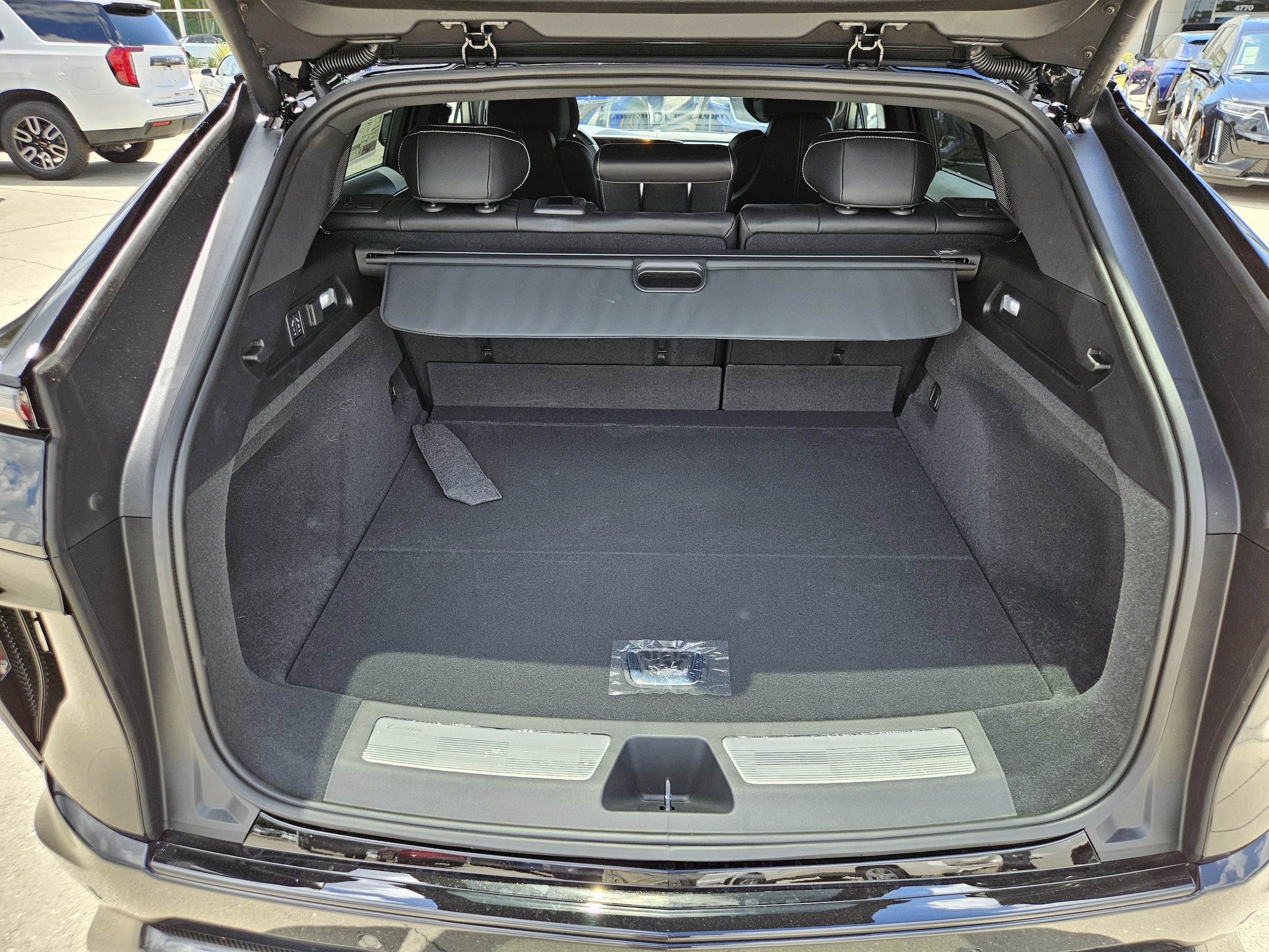 2026 Cadillac LYRIQ V Premium - Photo 12