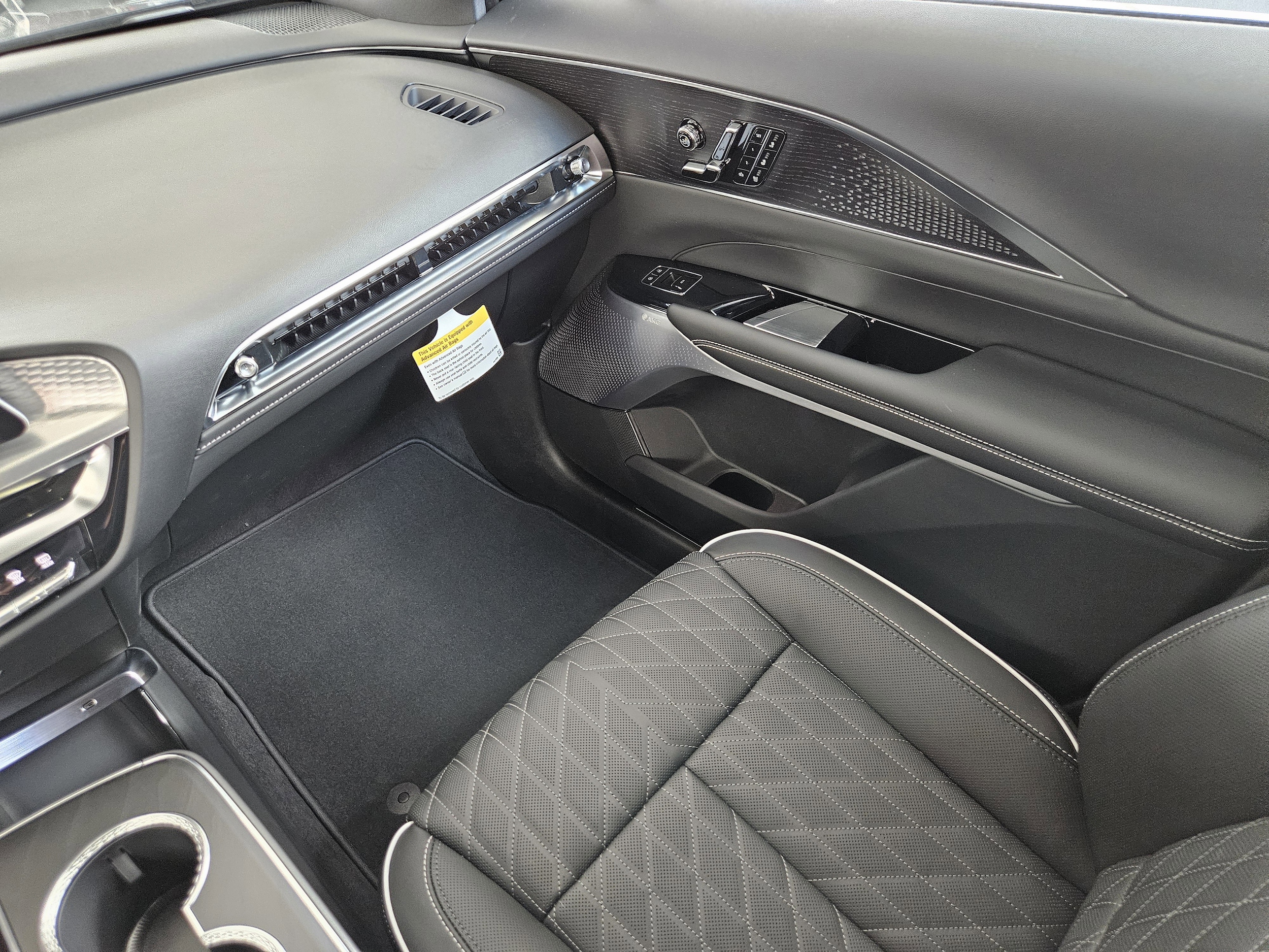 2026 Cadillac LYRIQ V Premium - Photo 18