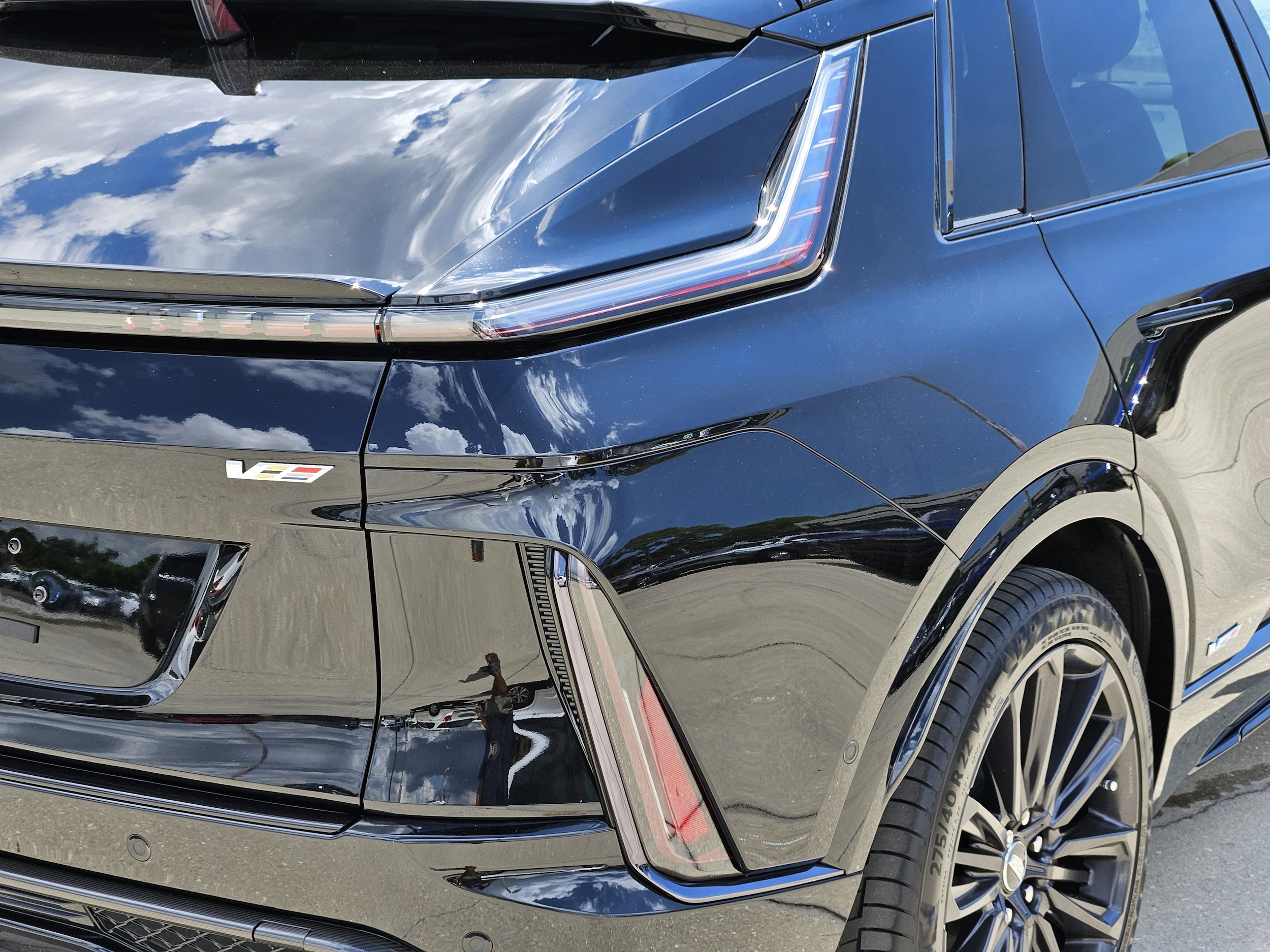 2026 Cadillac LYRIQ V Premium - Photo 10