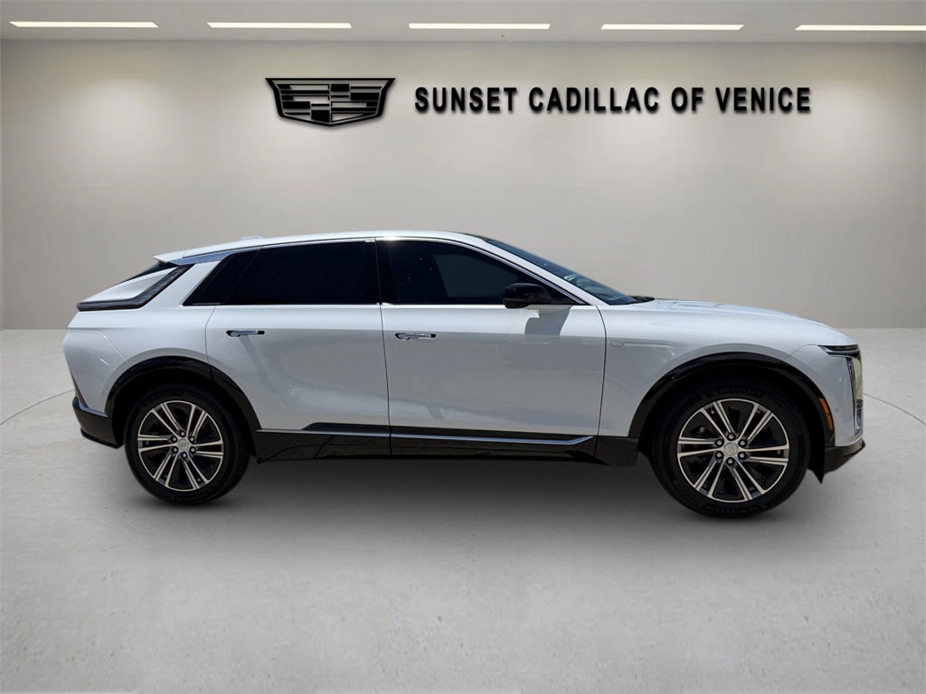 New 2026 CADILLAC LYRIQ Luxury SUV