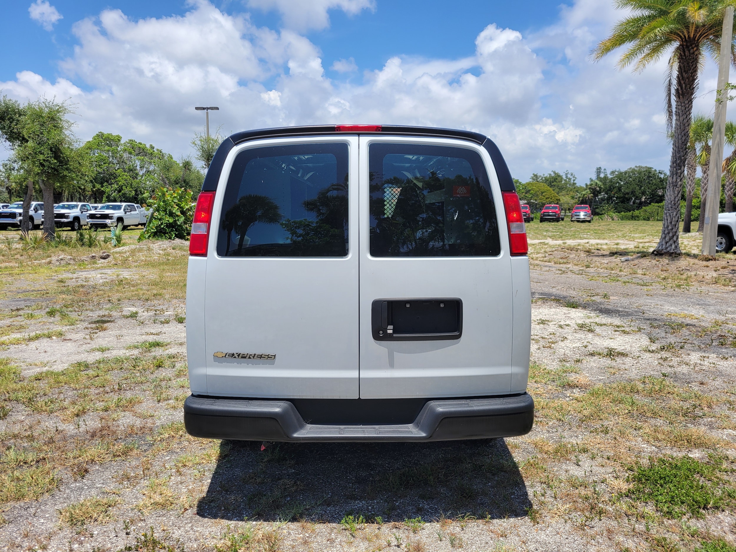 2025 Chevrolet Express Cargo Work Van - Photo 5