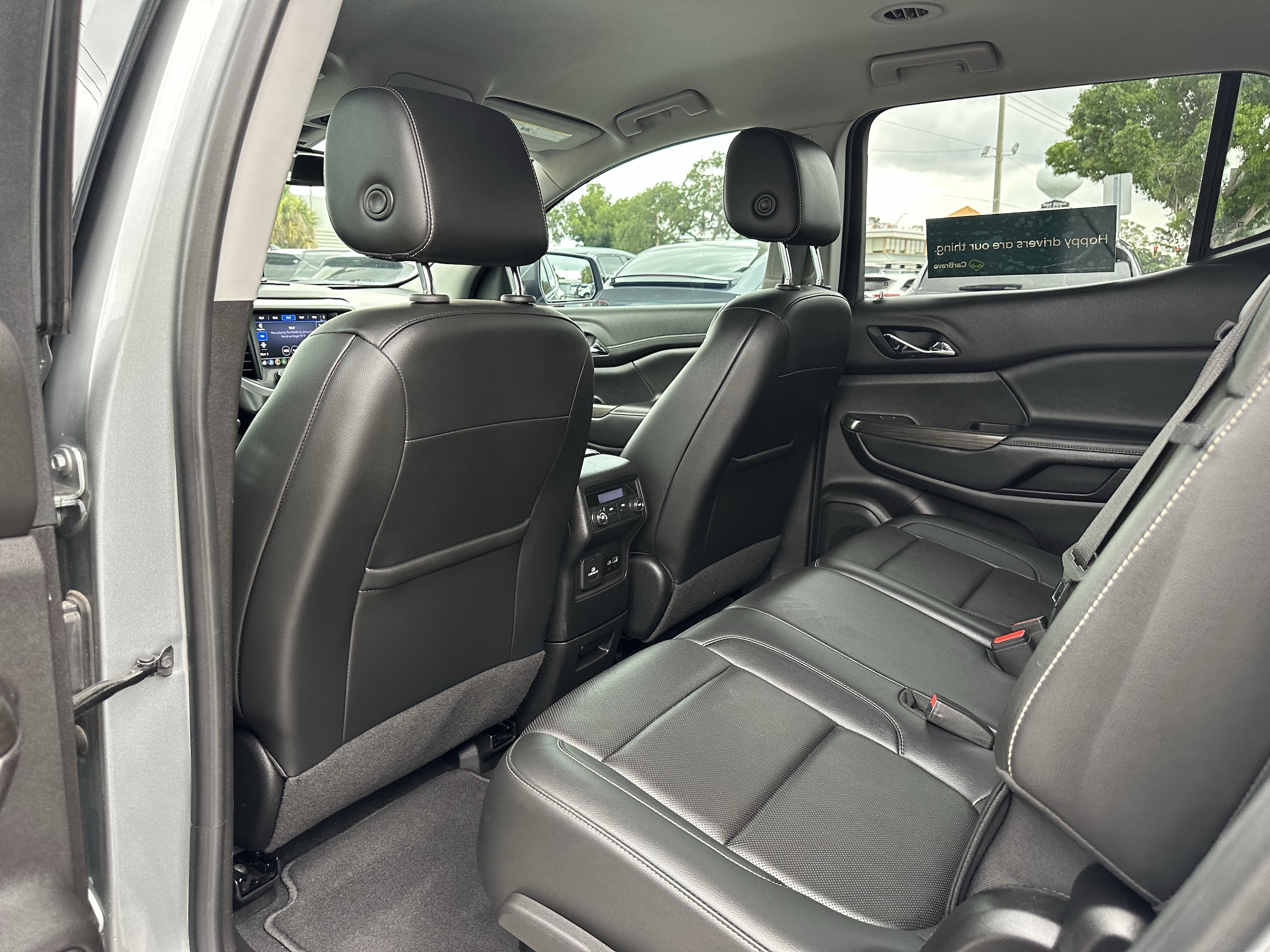 2023 GMC Acadia SLT - Photo 17