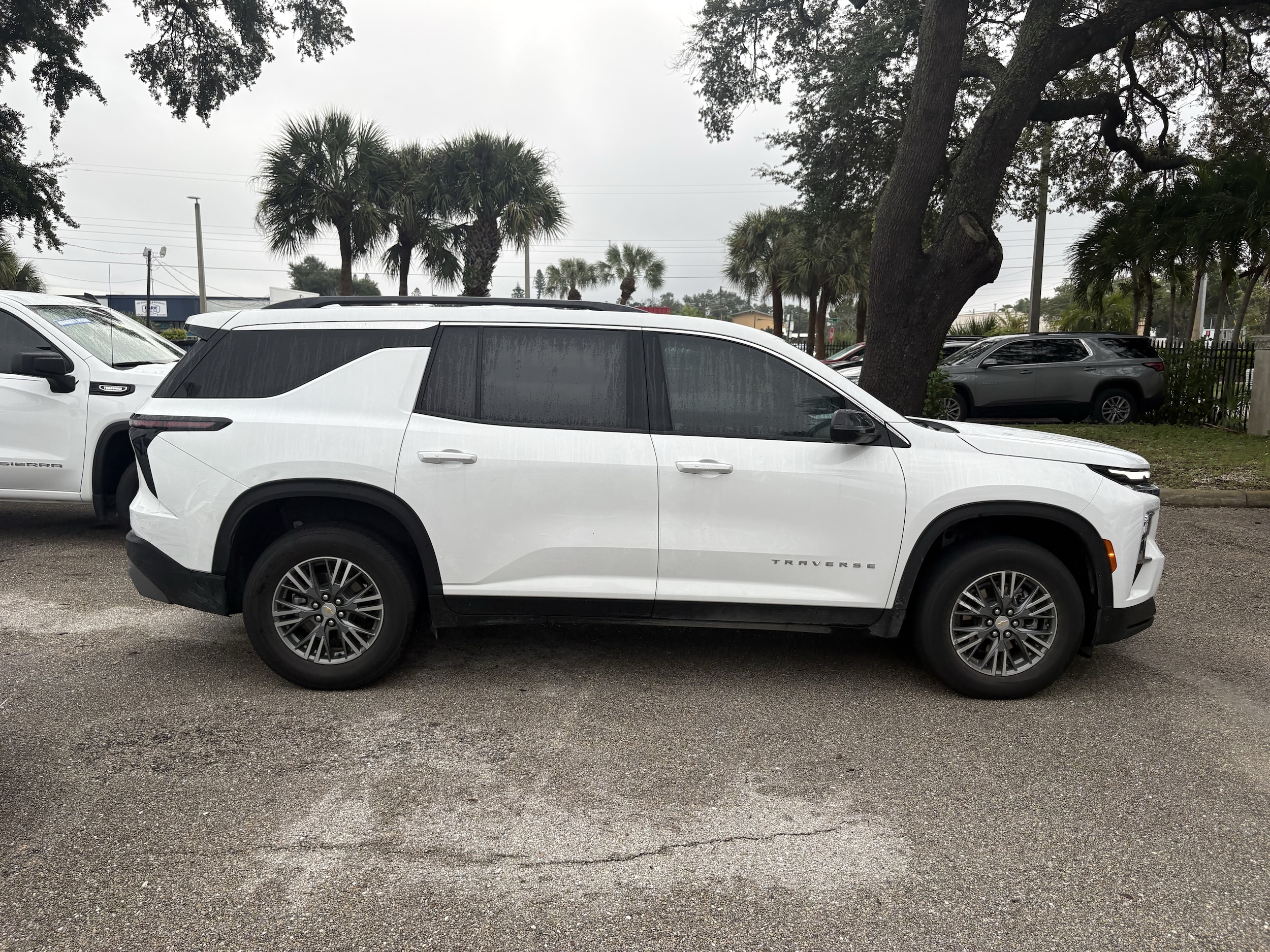 2025 Chevrolet Traverse LT - Photo 9