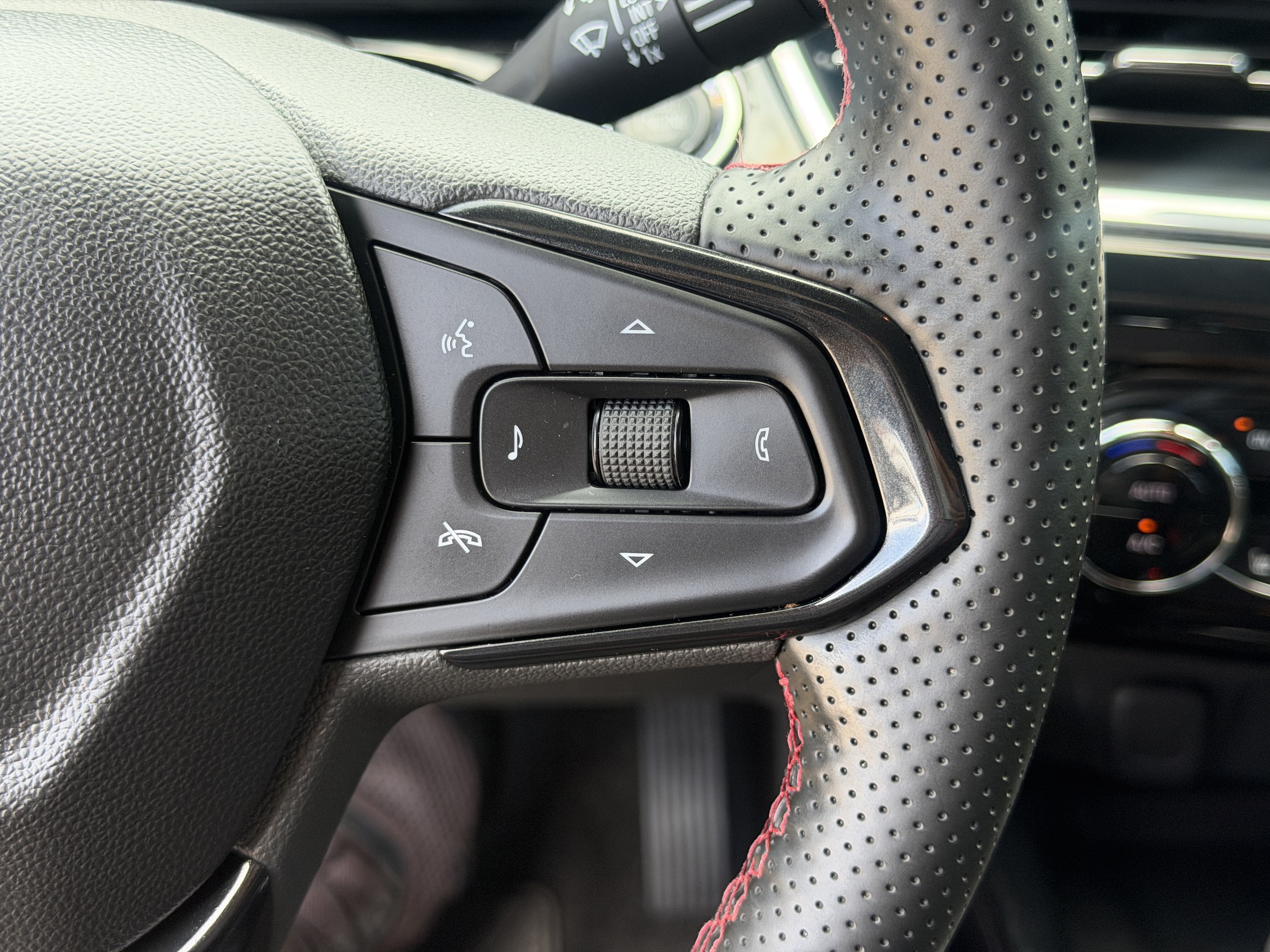 2024 Chevrolet Trax RS - Photo 29