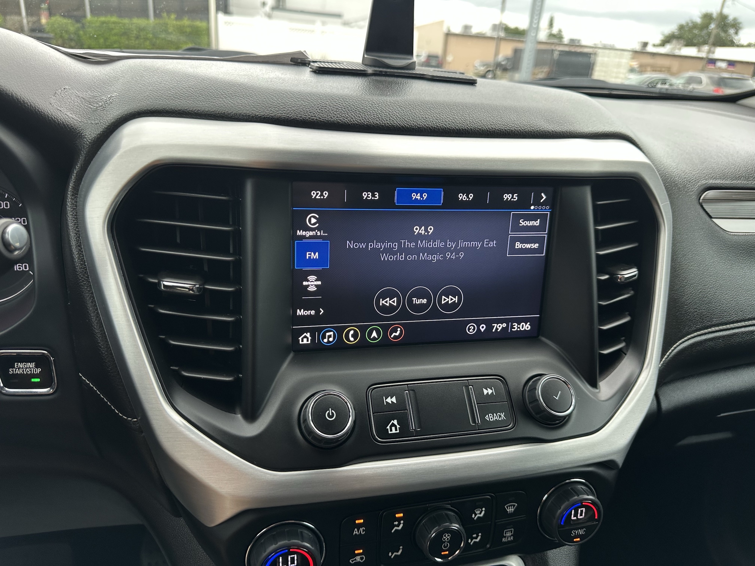 2023 GMC Acadia SLT - Photo 24