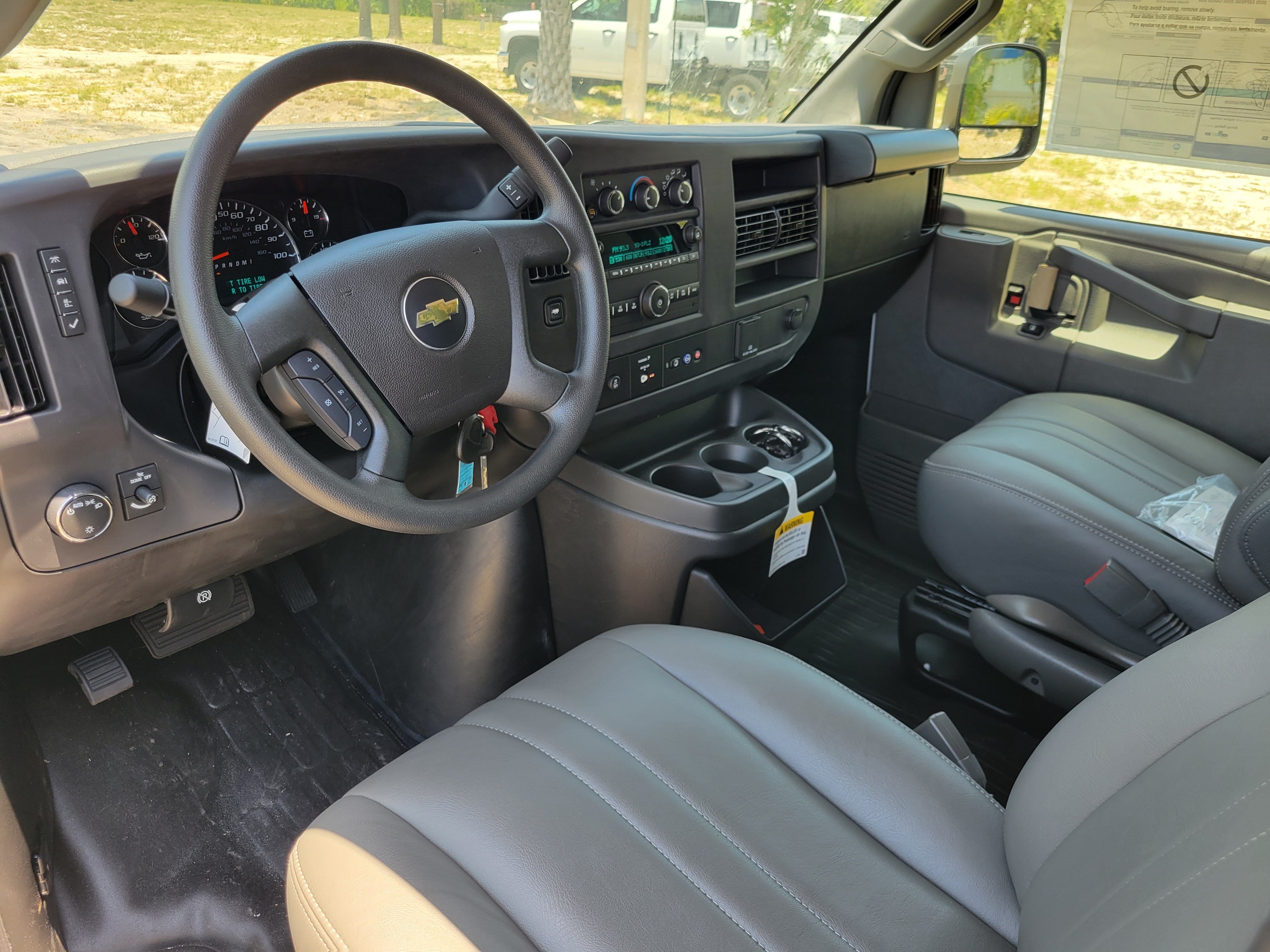 2025 Chevrolet Express Cargo Work Van - Photo 12
