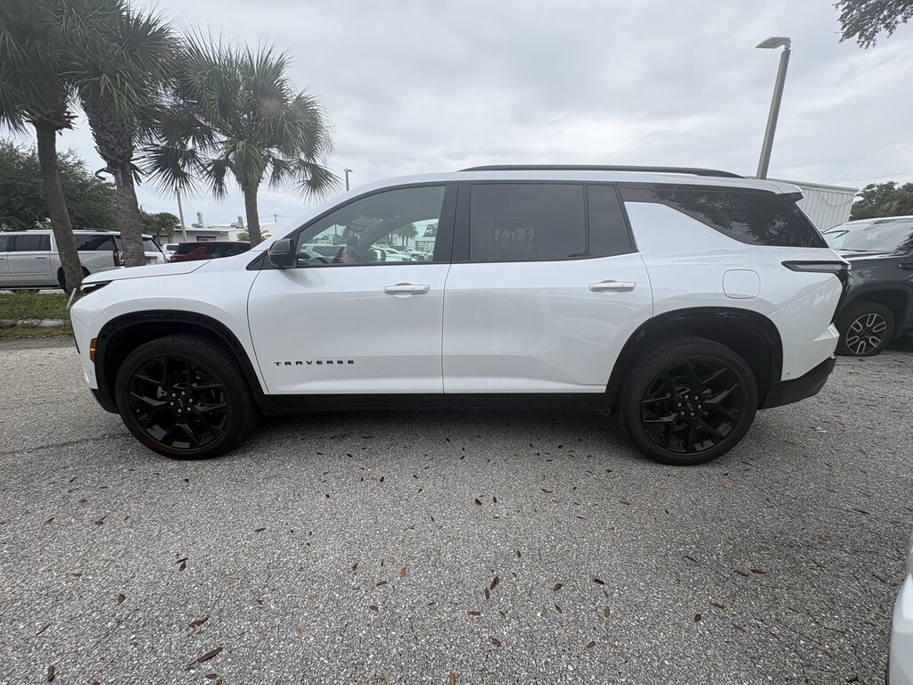Used 2025 Chevrolet Traverse RS SUV