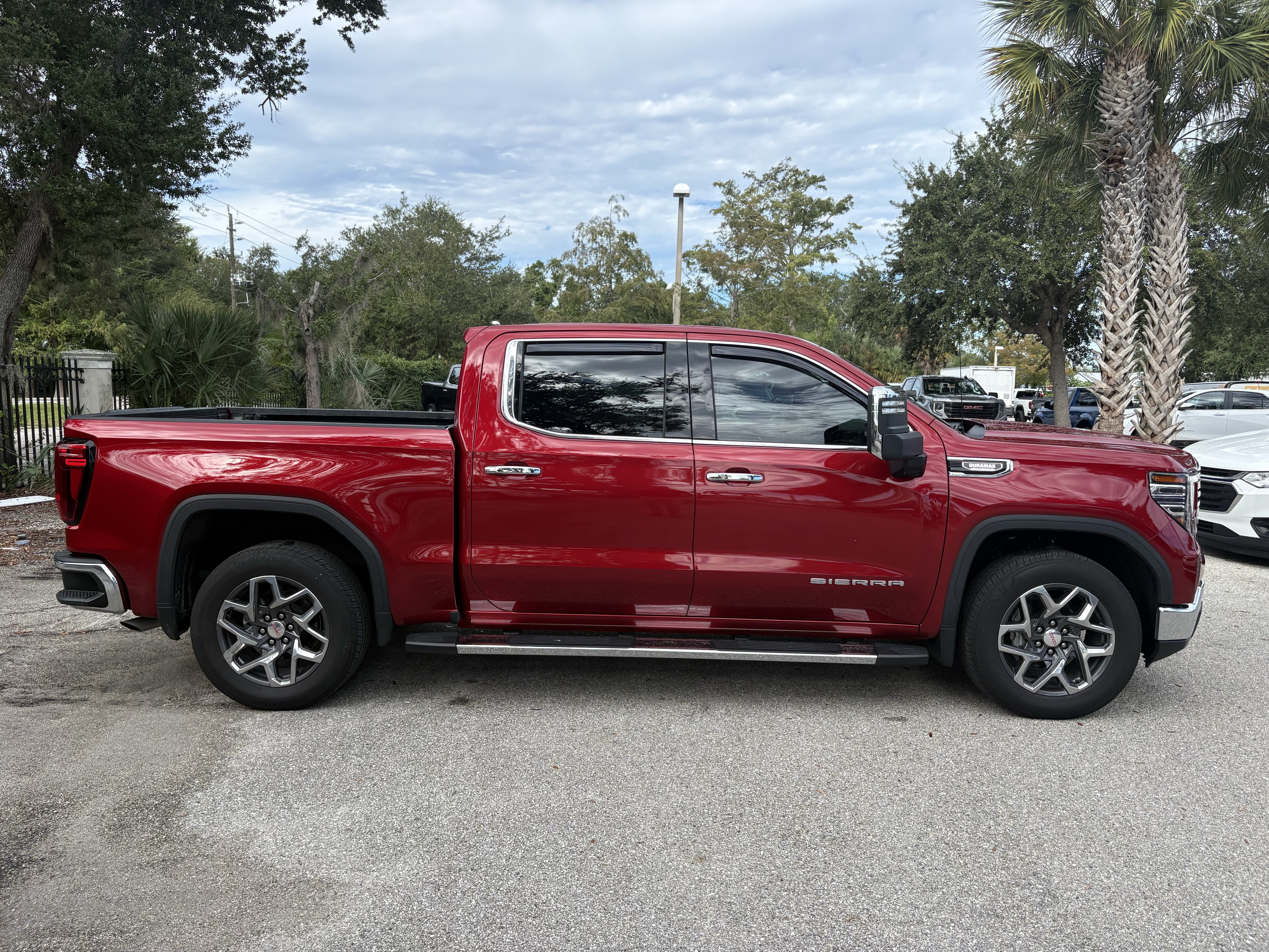 2025 GMC Sierra 1500 SLT - Photo 8