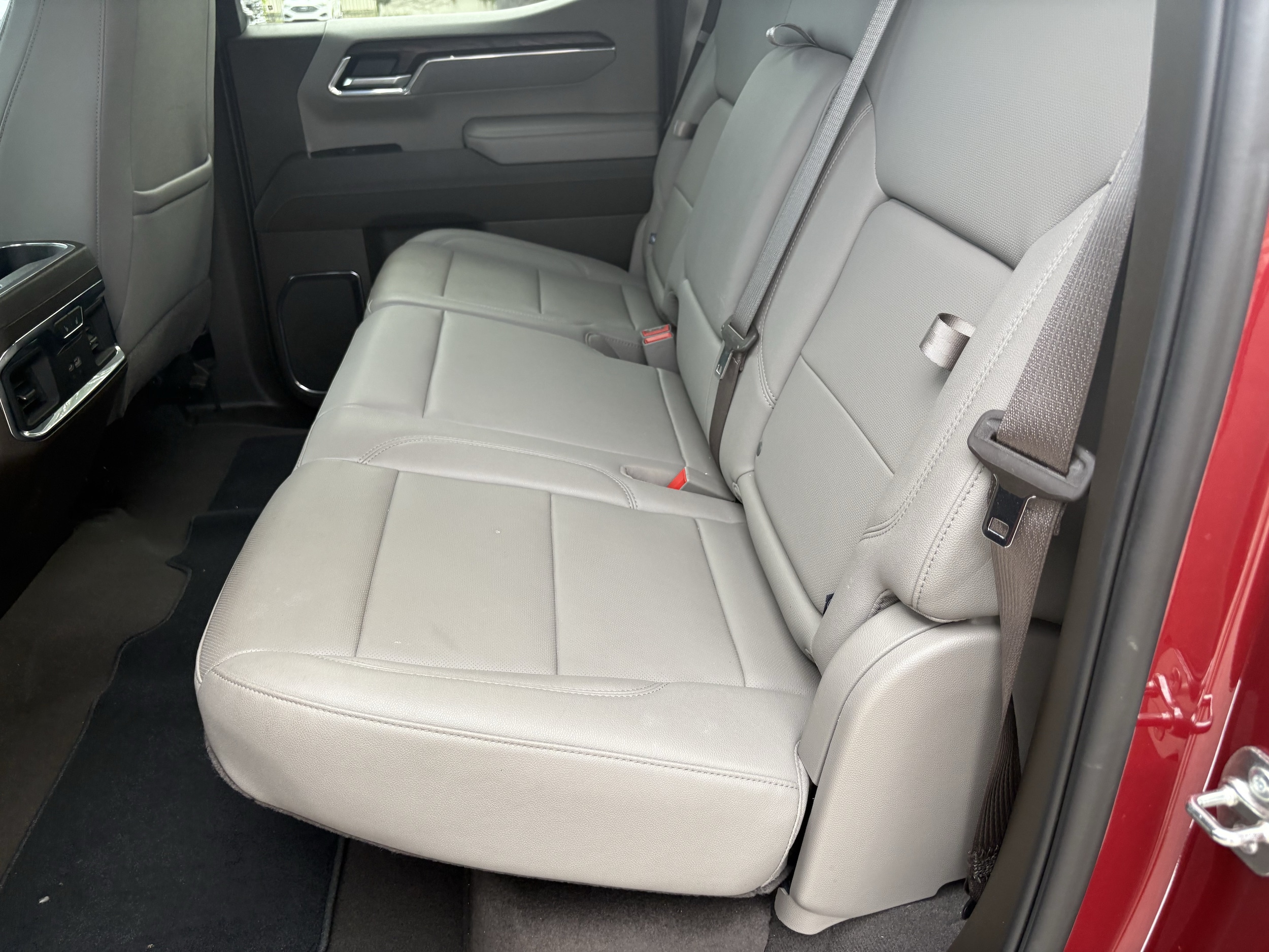 2025 GMC Sierra 1500 SLT - Photo 9