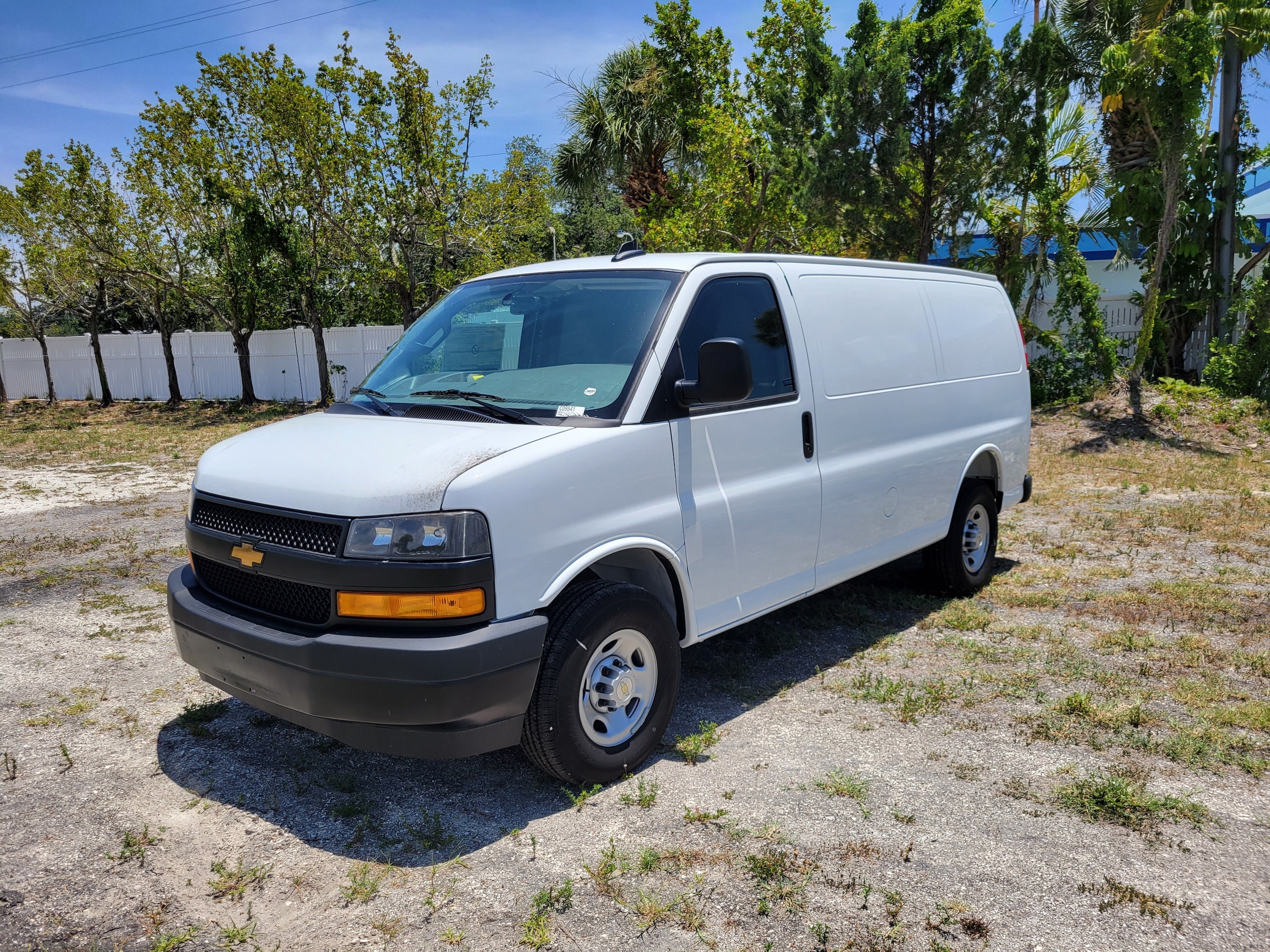 2025 Chevrolet Express Cargo Work Van - Photo 8