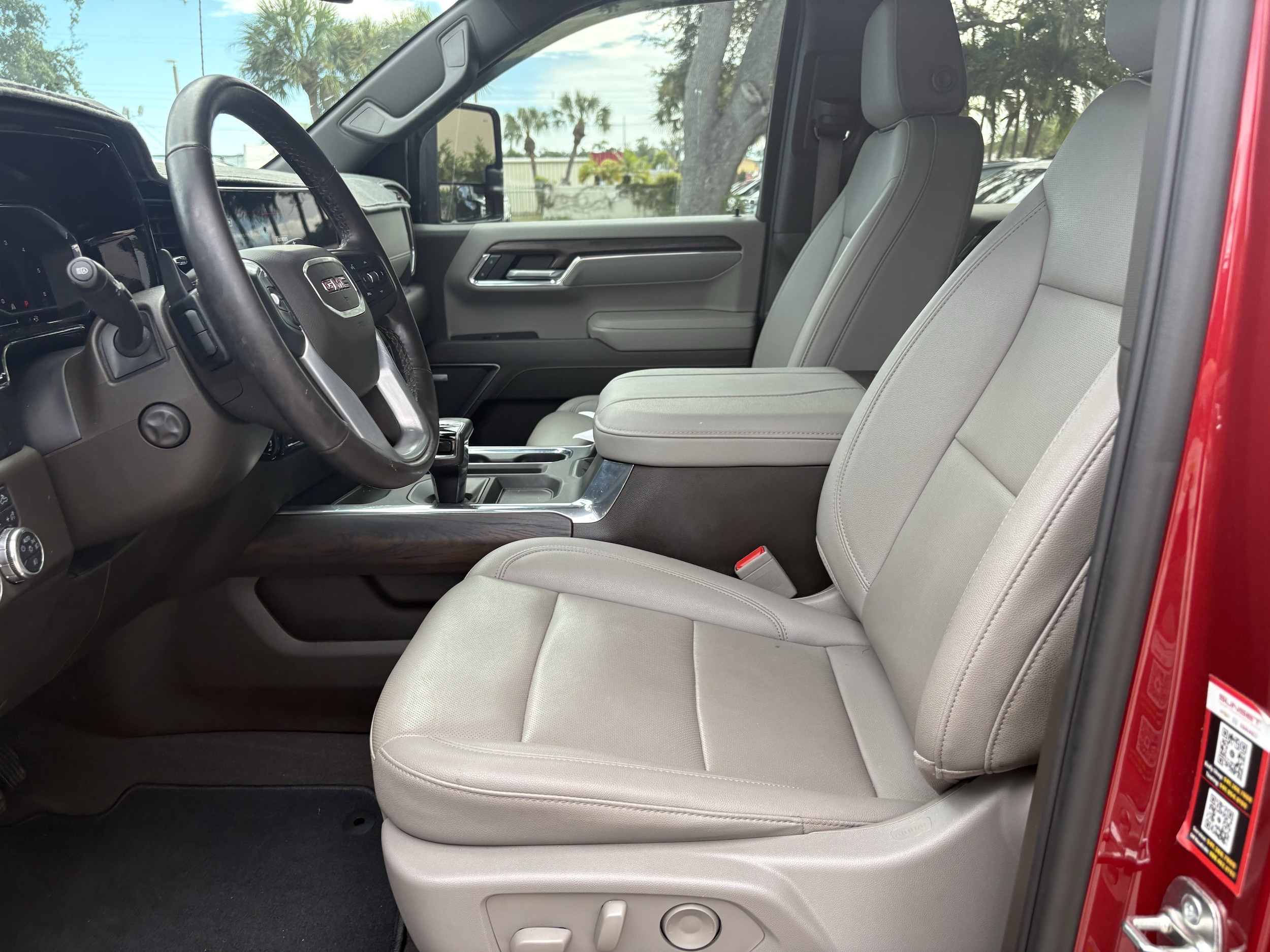 2025 GMC Sierra 1500 SLT - Photo 10