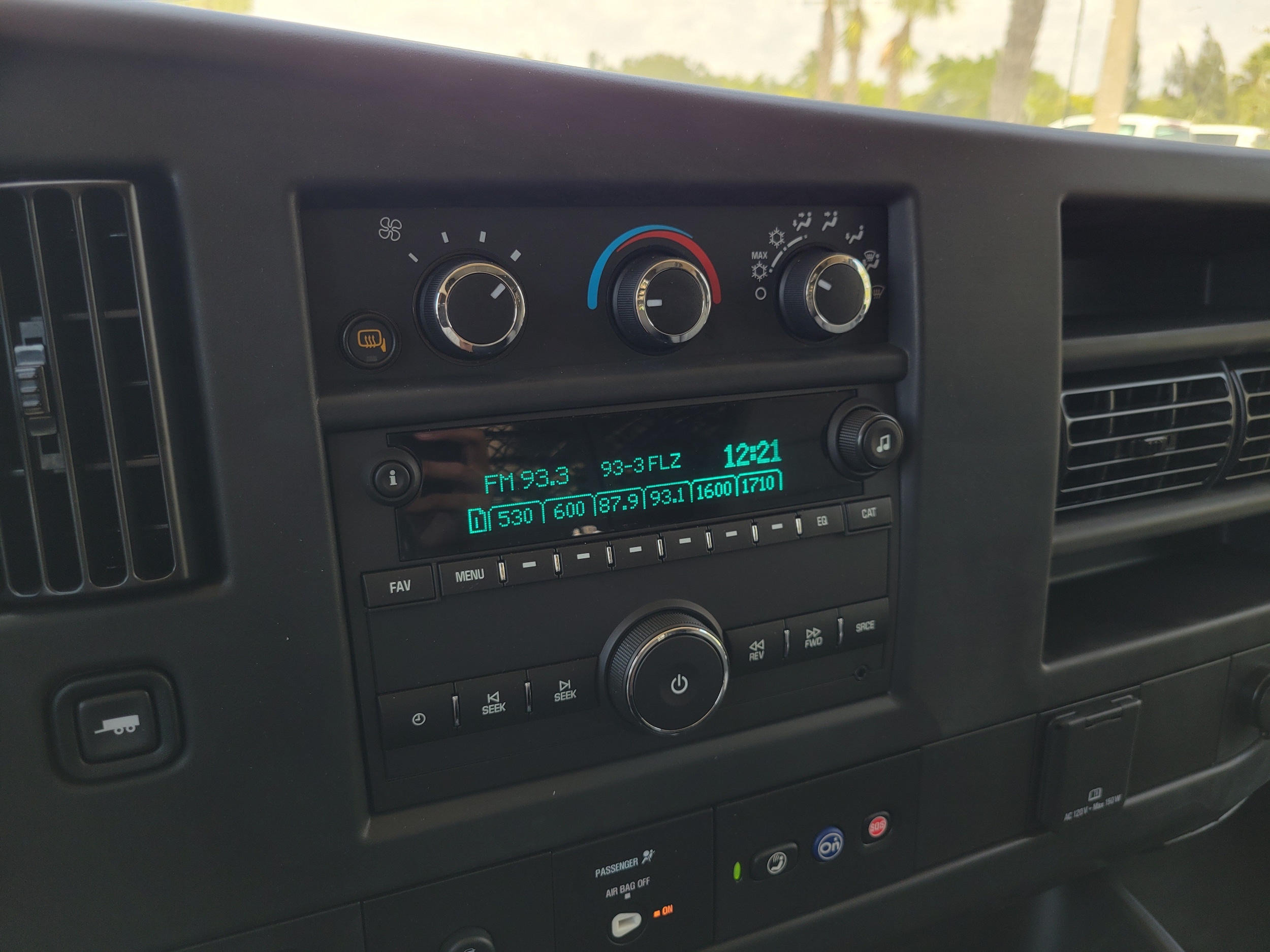 2025 Chevrolet Express Cargo Work Van - Photo 15