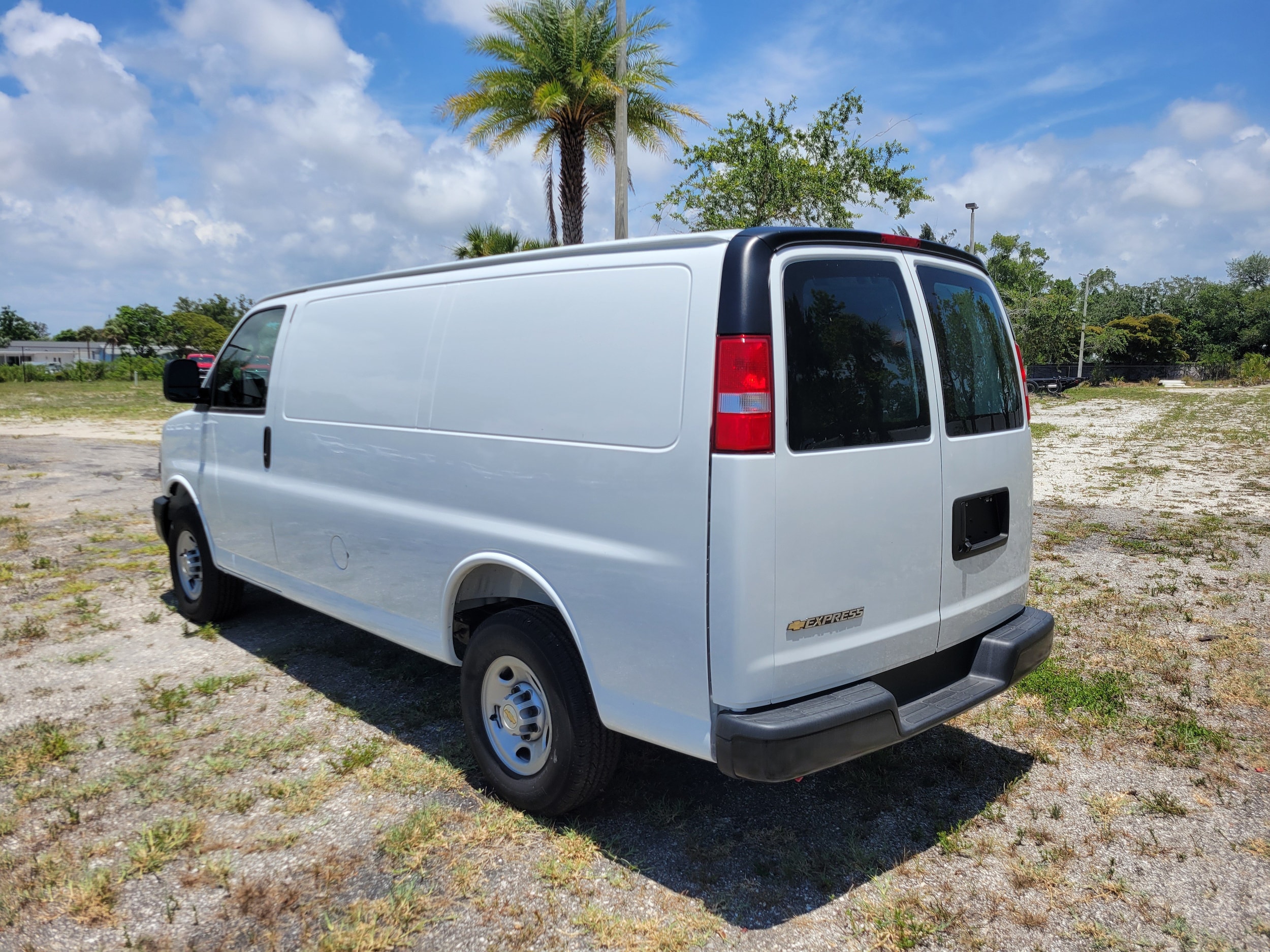2025 Chevrolet Express Cargo Work Van - Photo 6