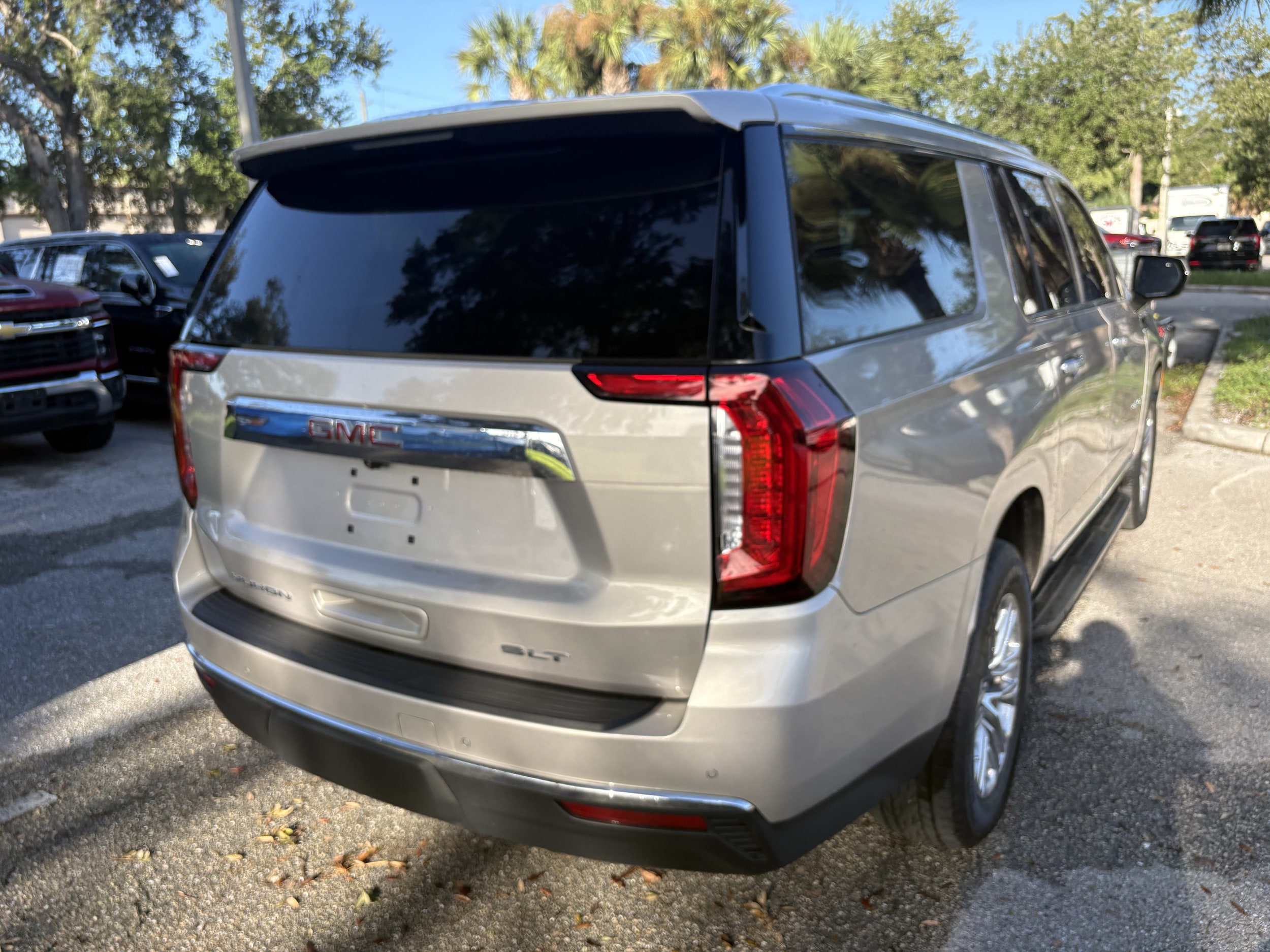 2023 GMC Yukon XL SLT - Photo 7