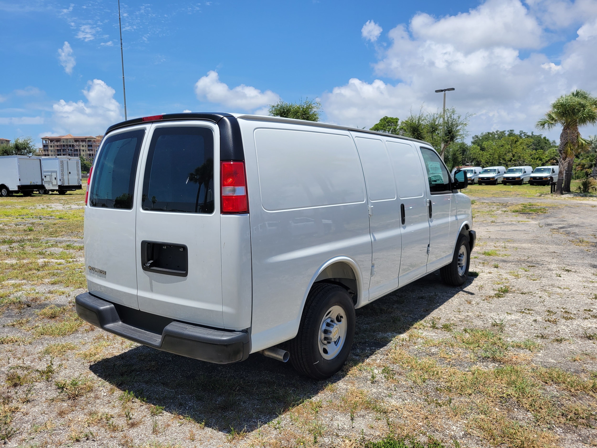2025 Chevrolet Express Cargo Work Van - Photo 4
