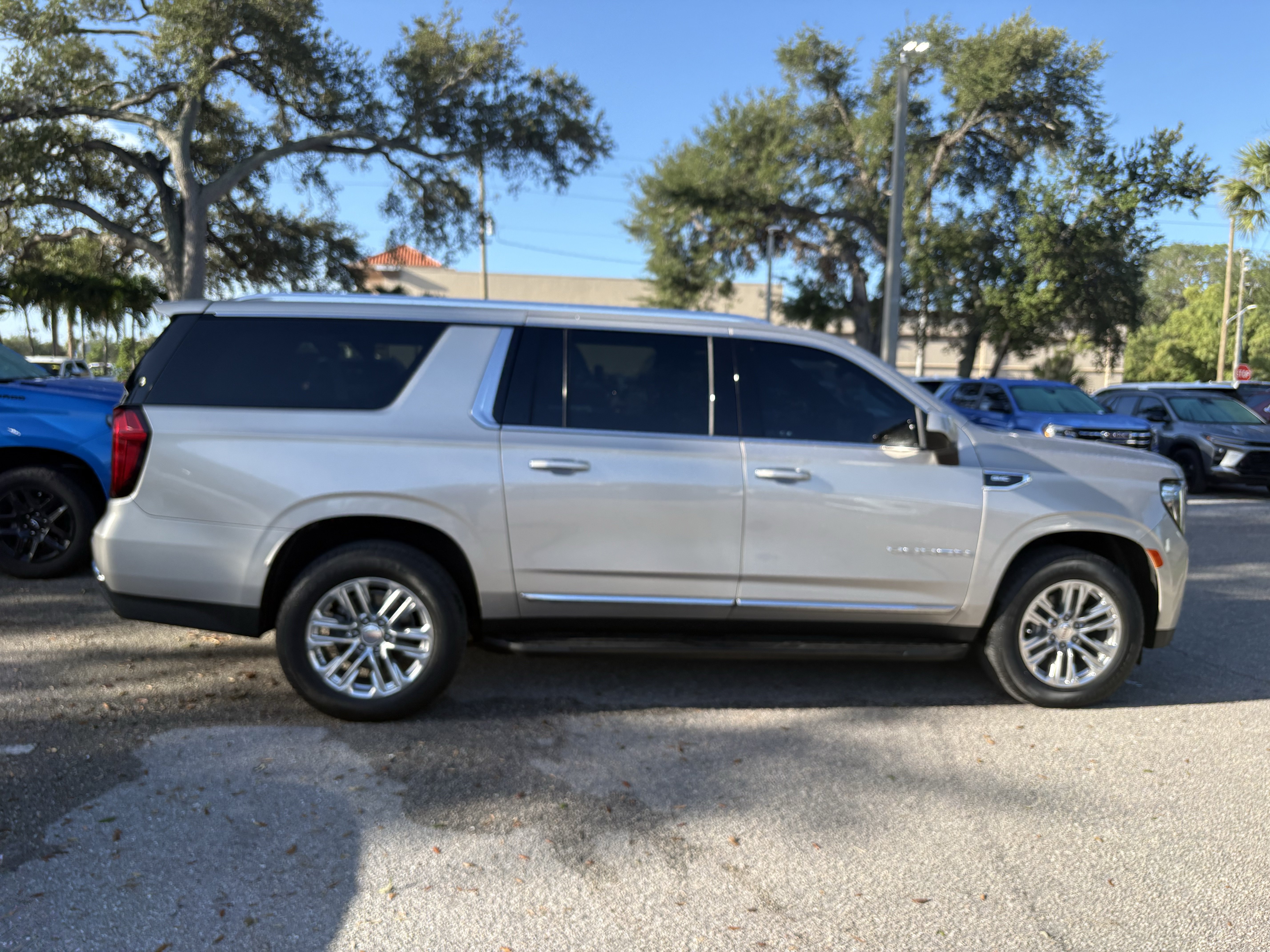 2023 GMC Yukon XL SLT - Photo 8
