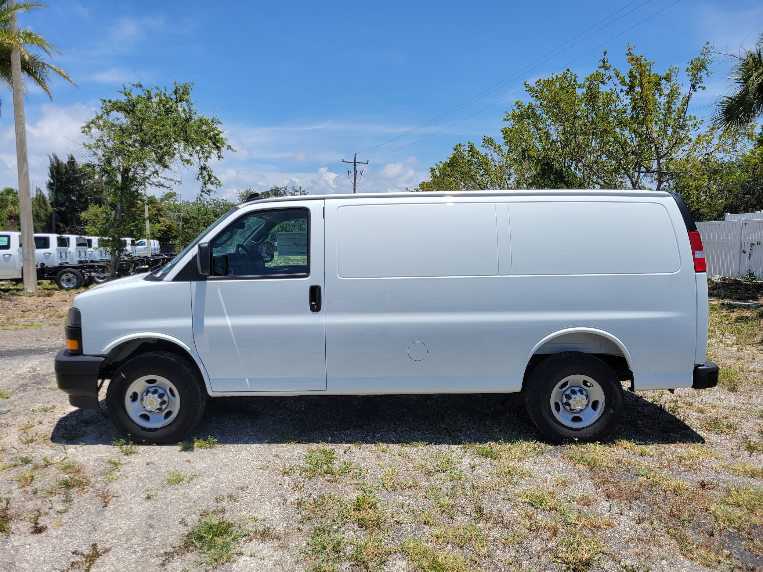 2025 Chevrolet Express Cargo Work Van - Photo 7