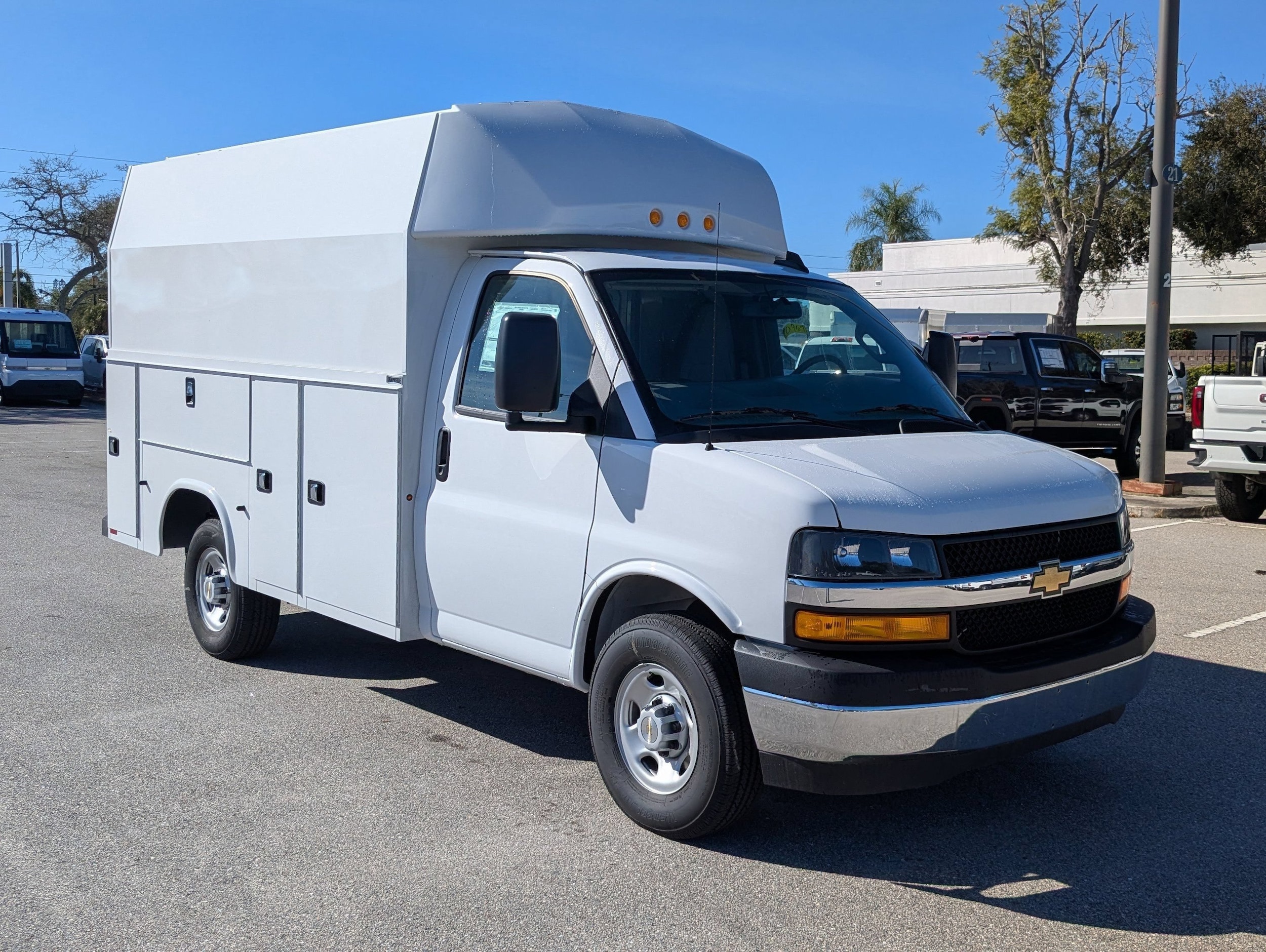 2025 Chevrolet Express Cutaway