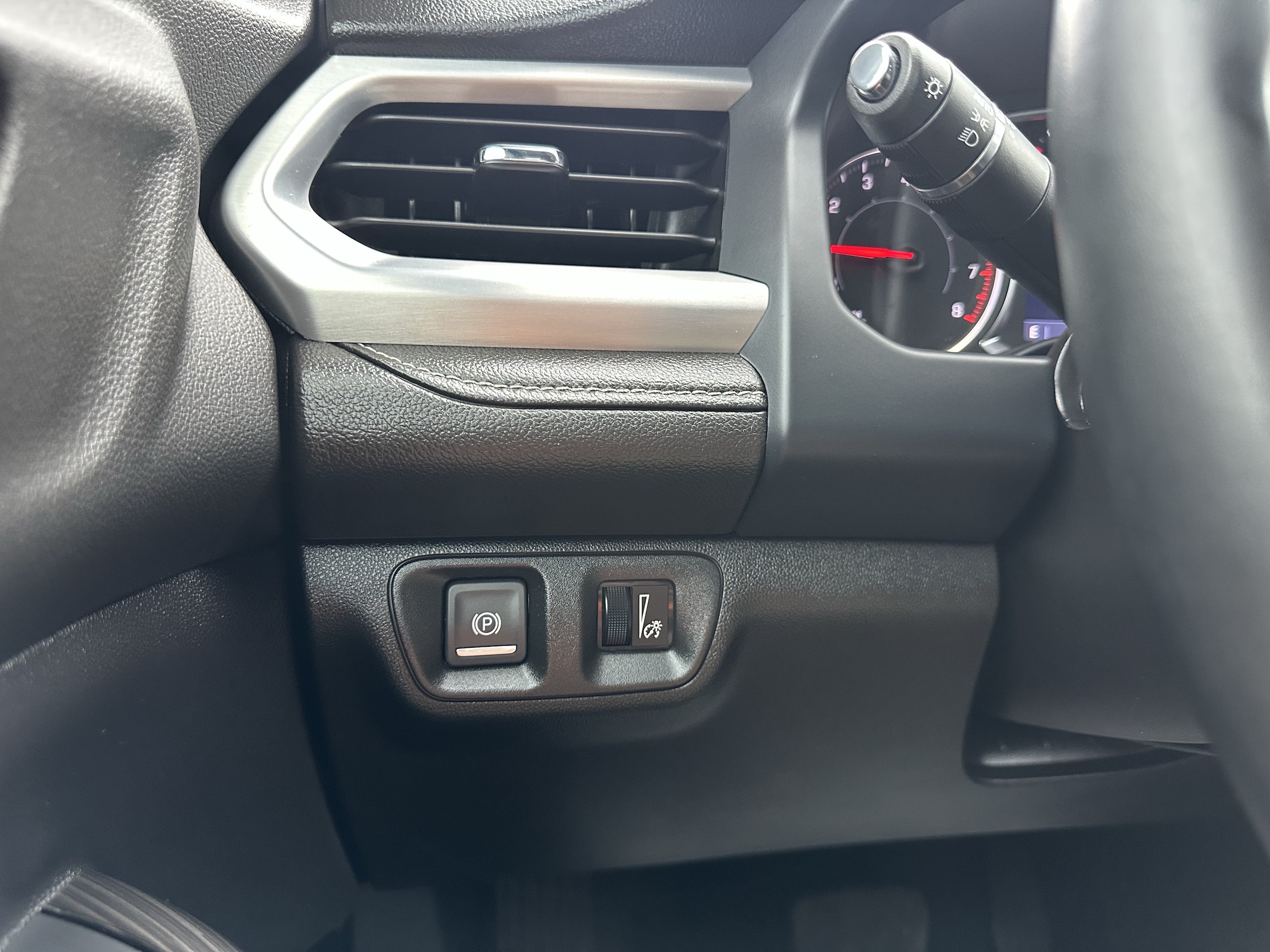 2023 GMC Acadia SLT - Photo 31