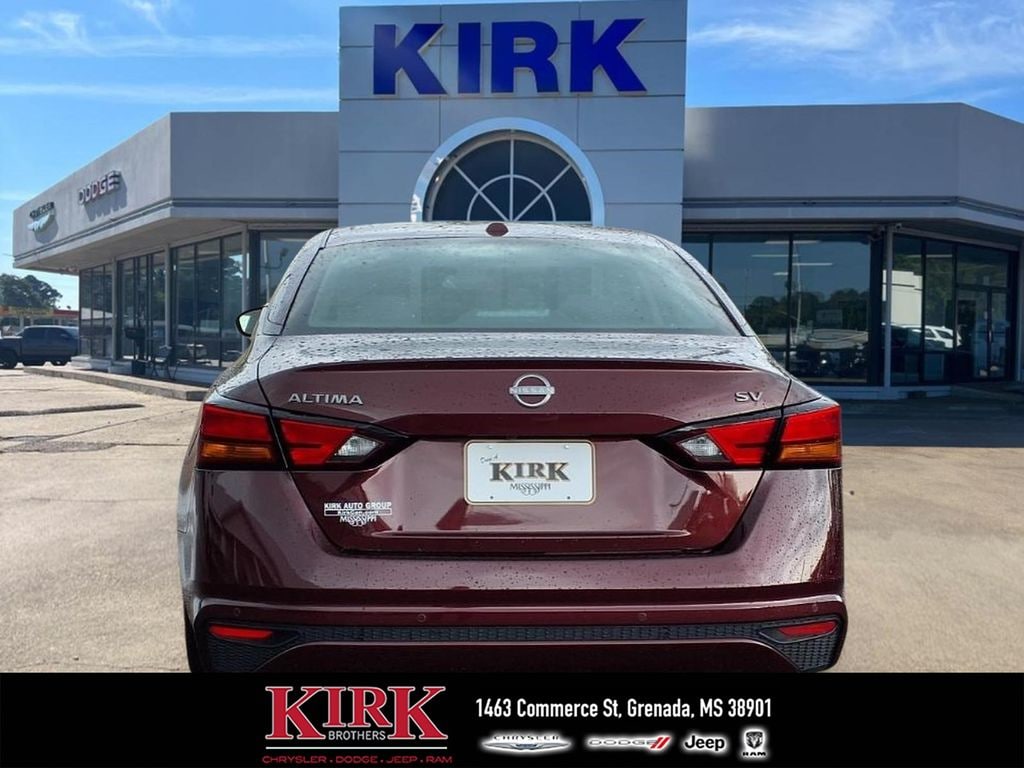 Used 2024 Nissan Altima 2.5 SV Sedan