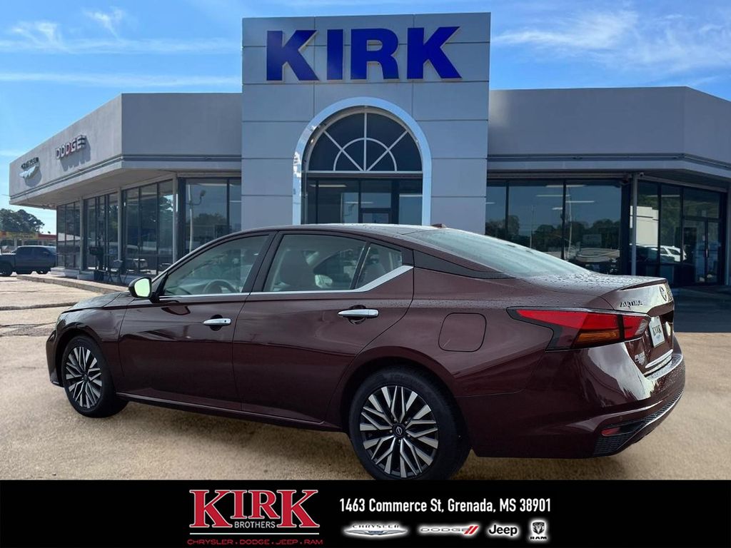 Used 2024 Nissan Altima 2.5 SV Sedan