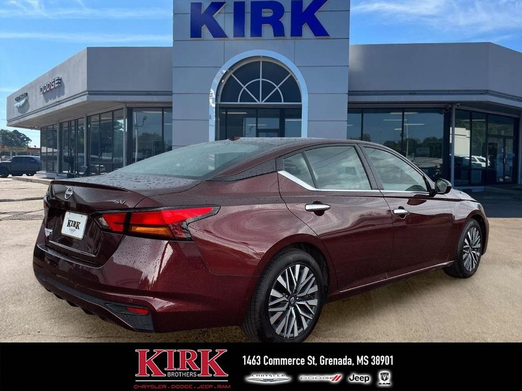 Used 2024 Nissan Altima 2.5 SV Sedan