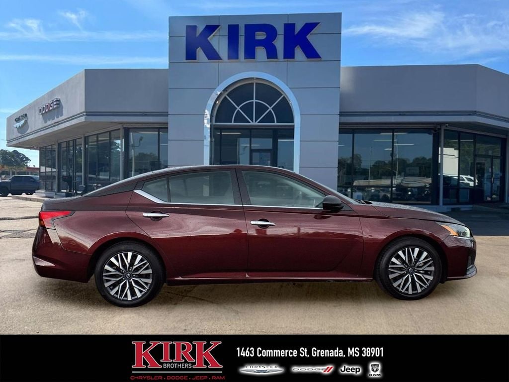 Used 2024 Nissan Altima 2.5 SV Sedan