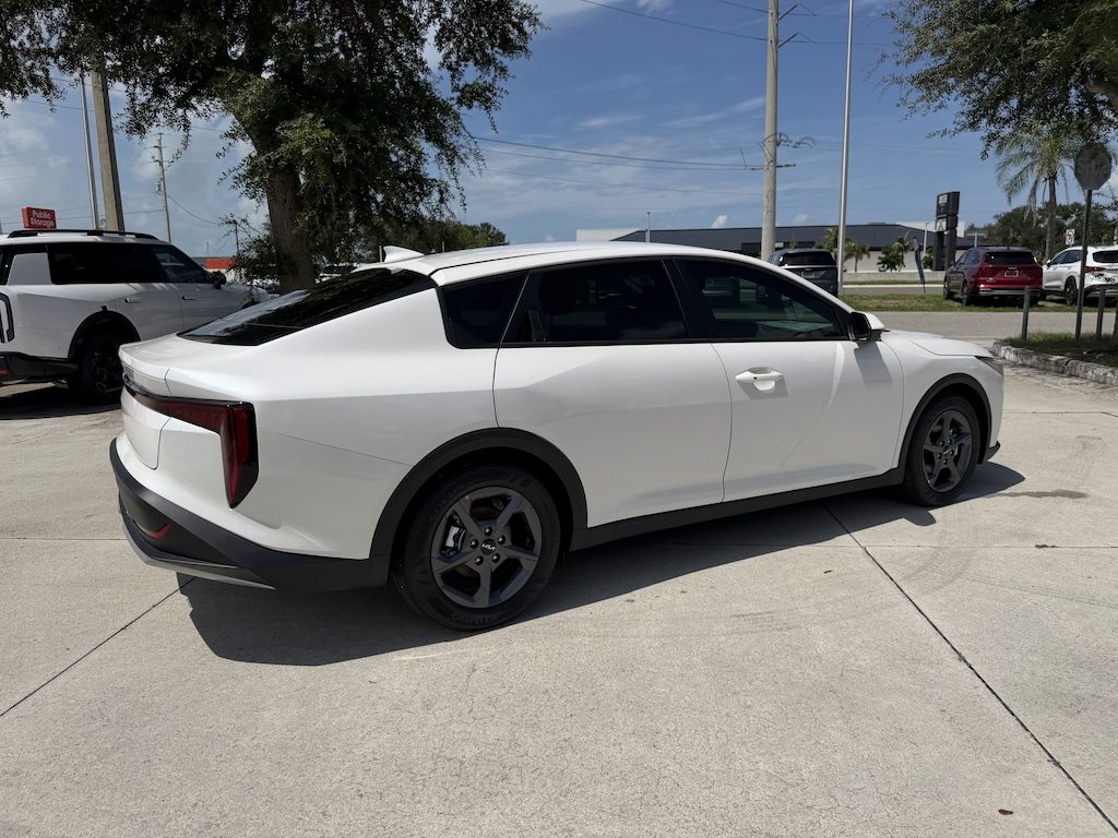 New 2026 Kia K4 LXS Sedan