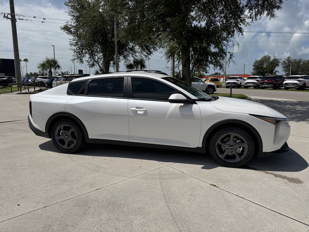 New 2026 Kia K4 LXS Sedan