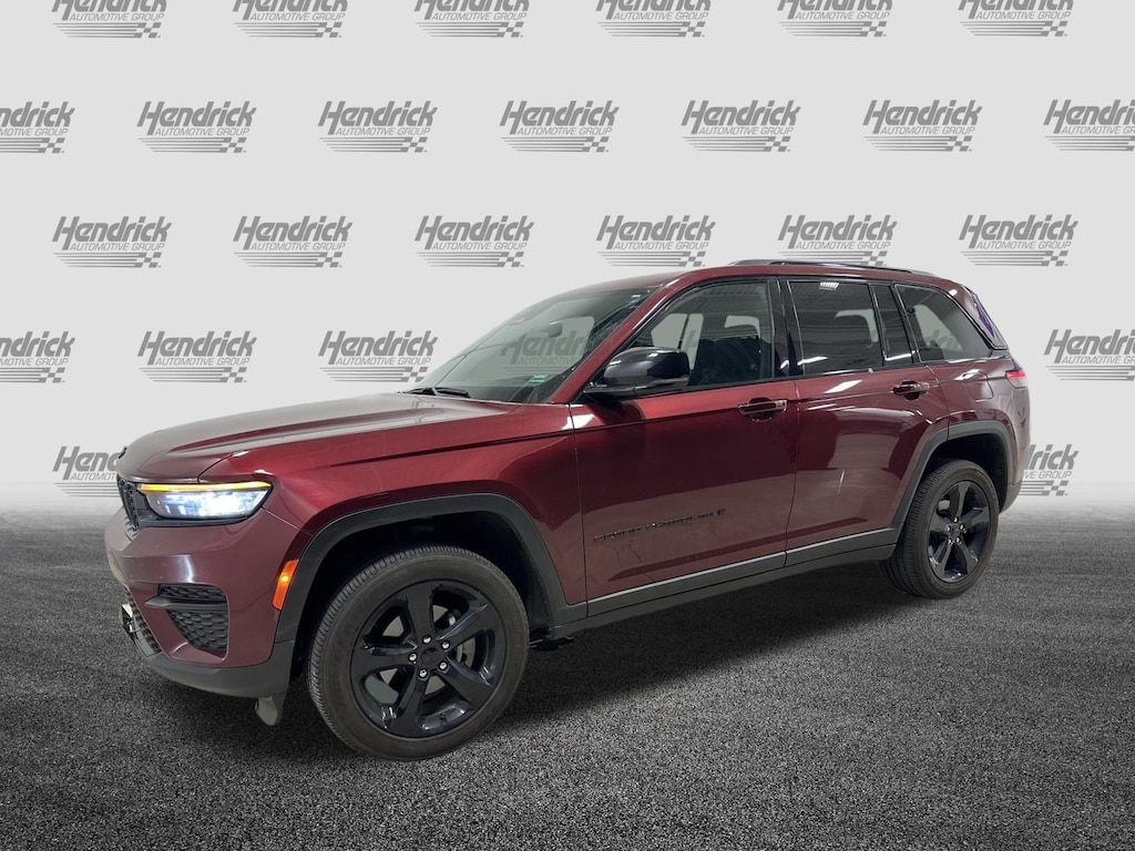Used 2025 Jeep Grand Cherokee Altitude SUV