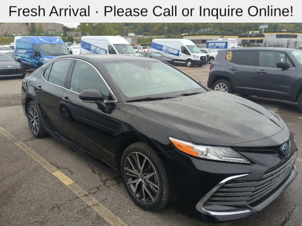 Used 2022 Toyota Camry Hybrid XLE Sedan