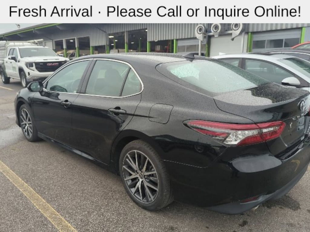 Used 2022 Toyota Camry Hybrid XLE Sedan