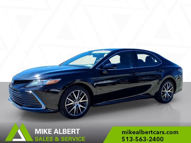 Used 2022 Toyota Camry Hybrid XLE Sedan