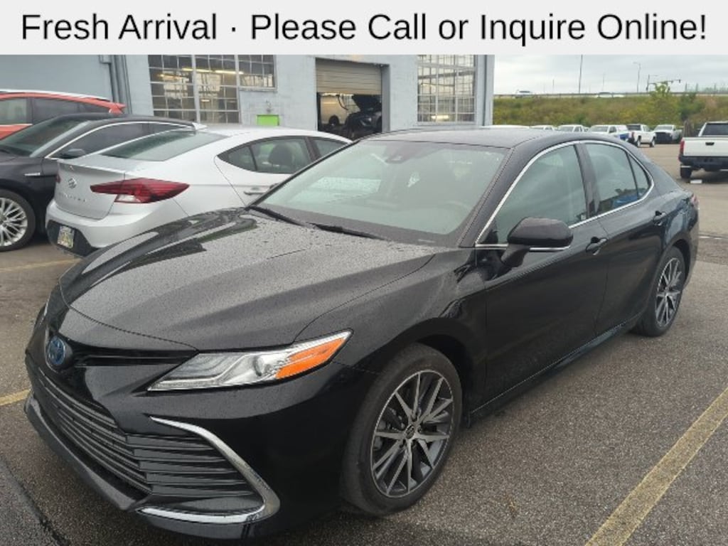 Used 2022 Toyota Camry Hybrid XLE Sedan