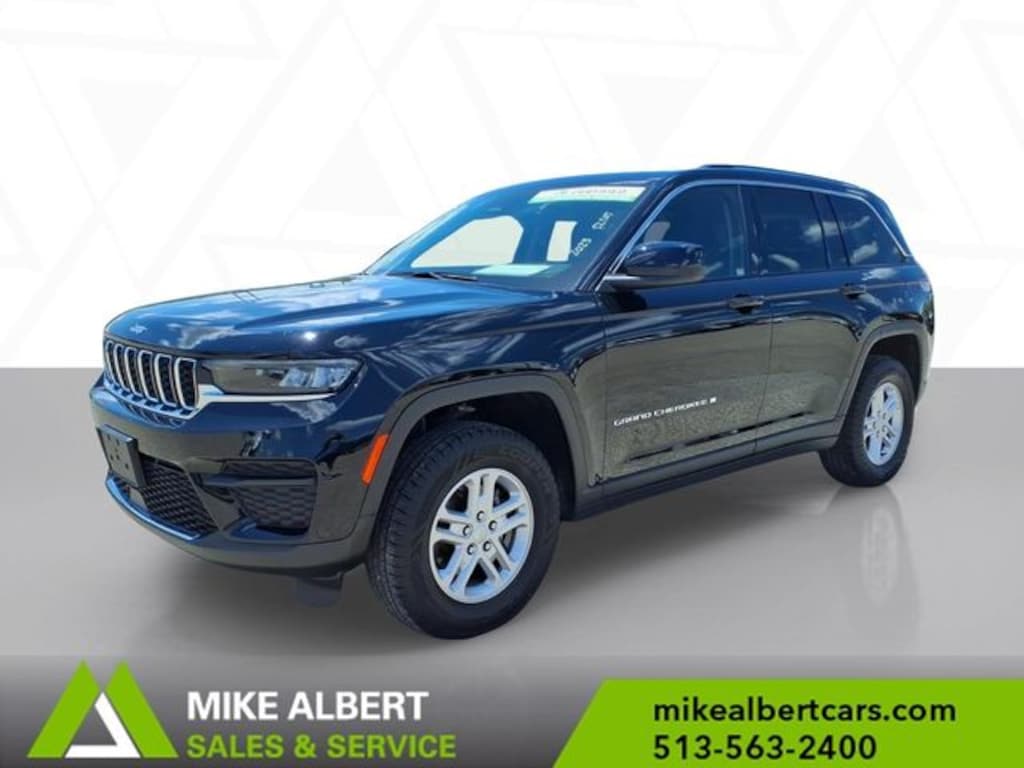 Used 2023 Jeep Grand Cherokee Laredo SUV