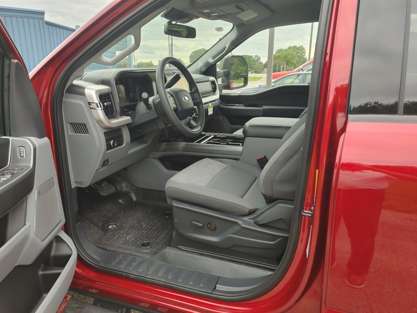 2026 Ford F-350 Super Duty XLT - Photo 9